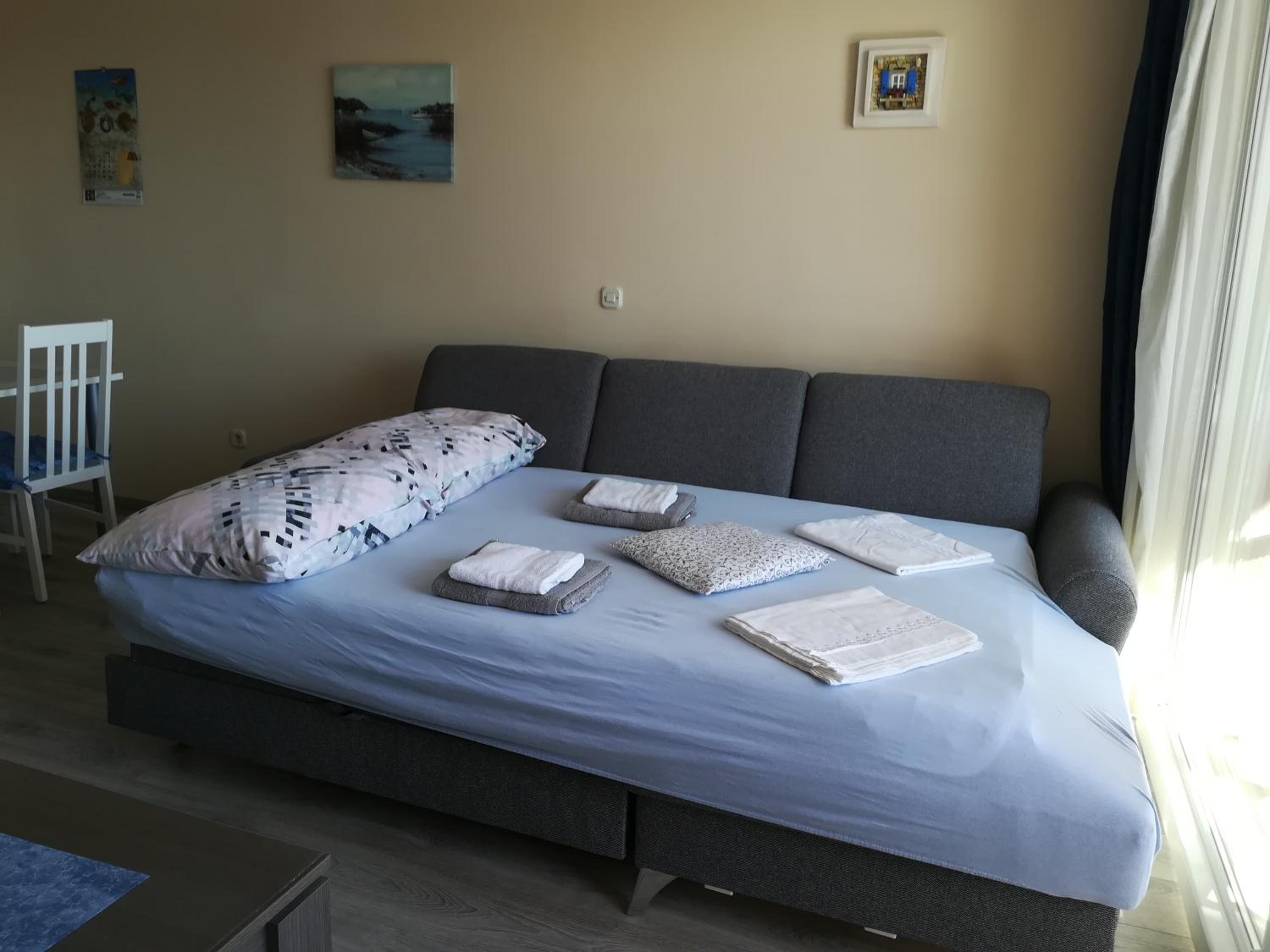 Apartment with Balcony - Photo 4