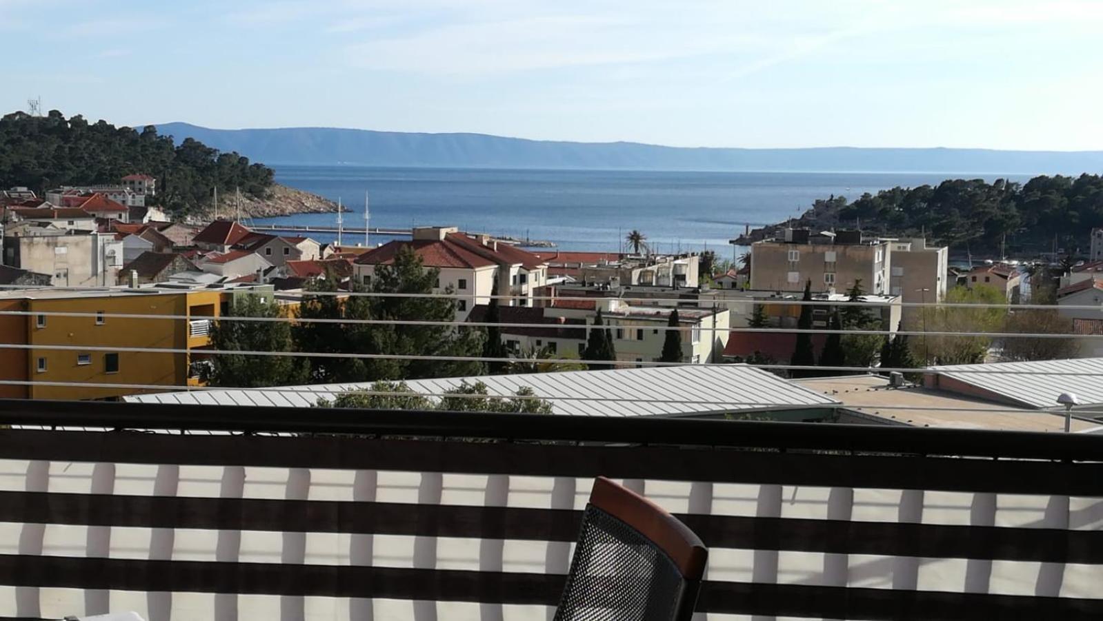 Apartment with Balcony - Photo 6