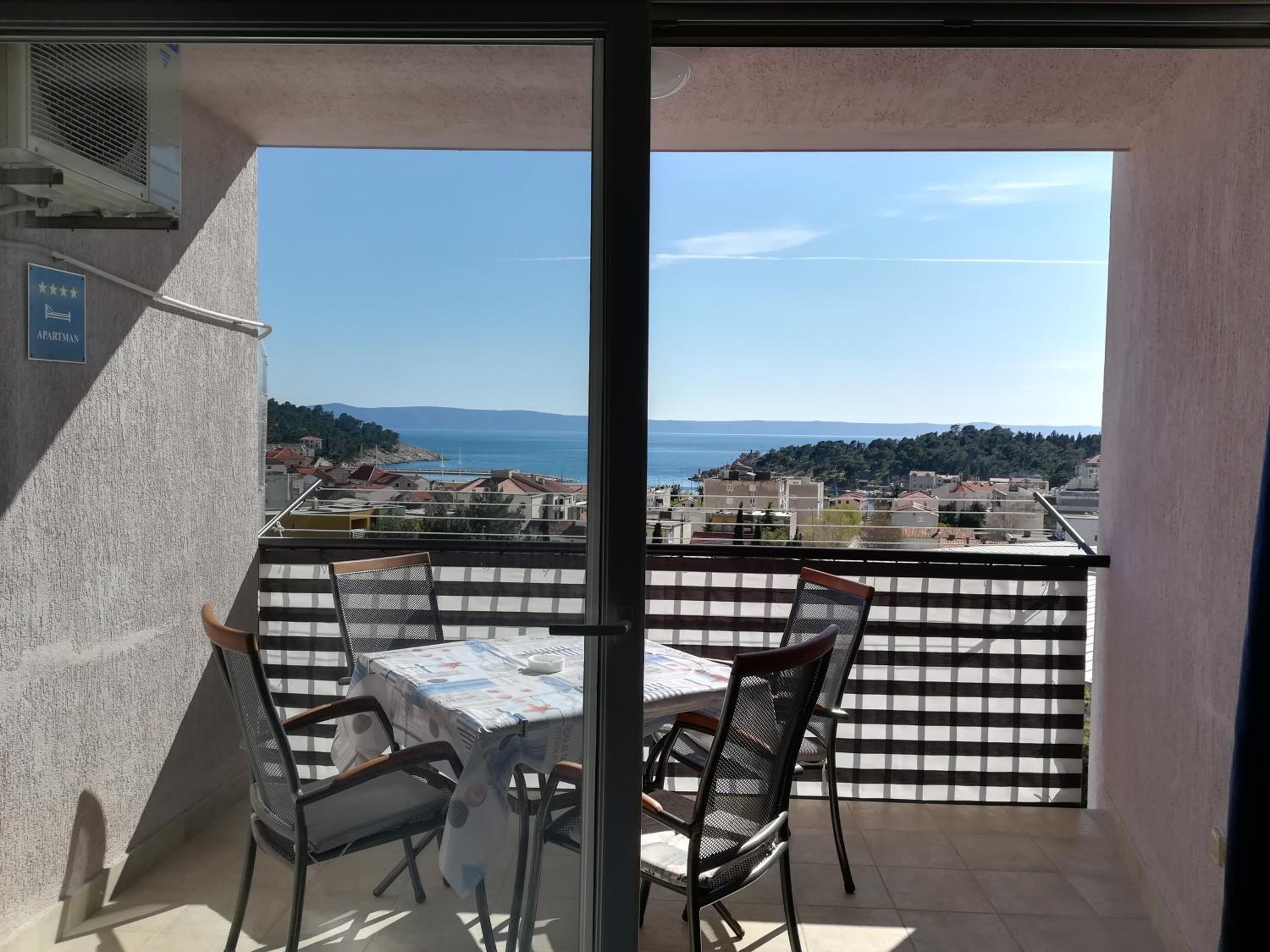 Apartment with Balcony - Photo 8