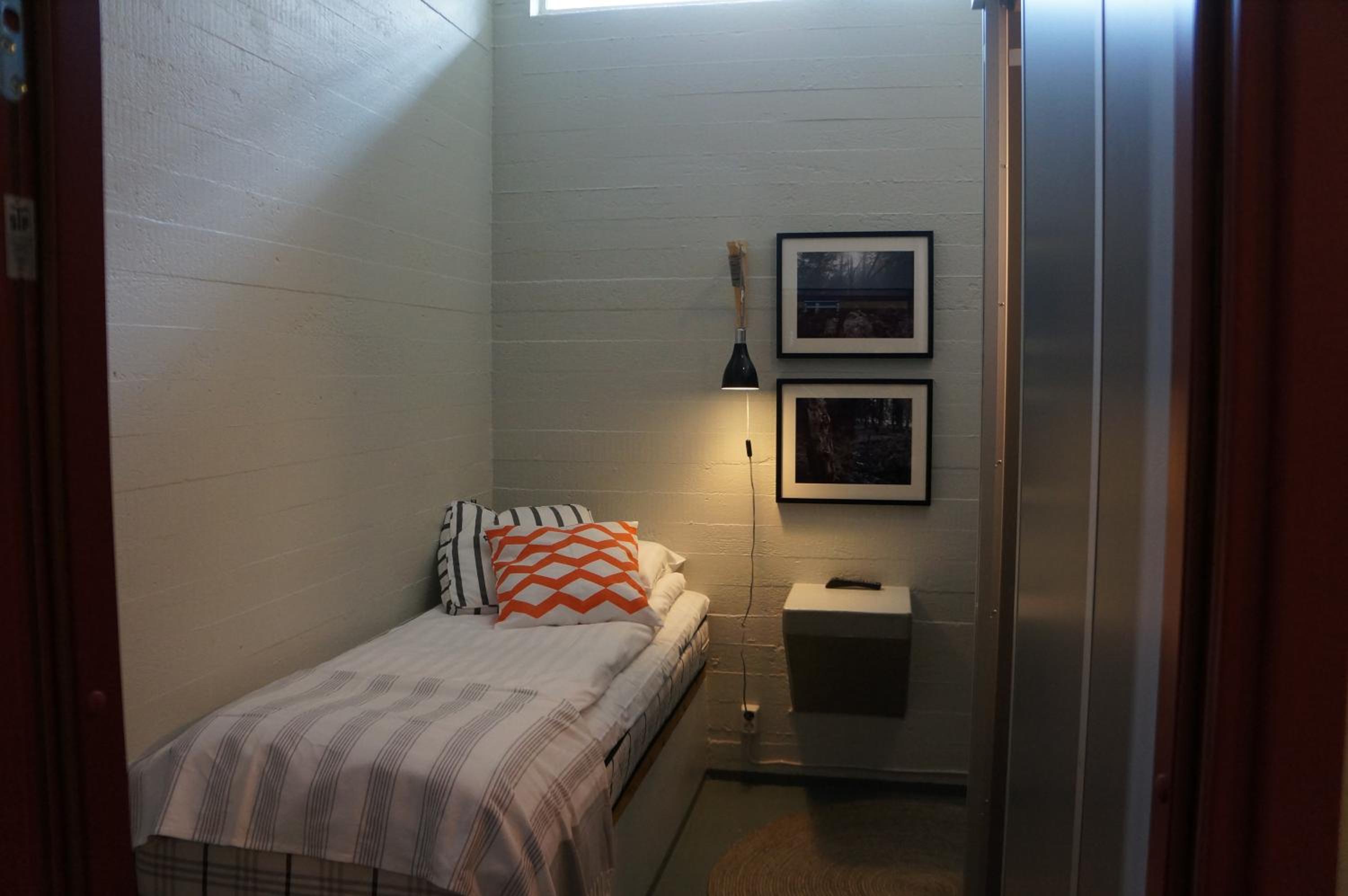 Small Single Room with Shared Shower photo 2