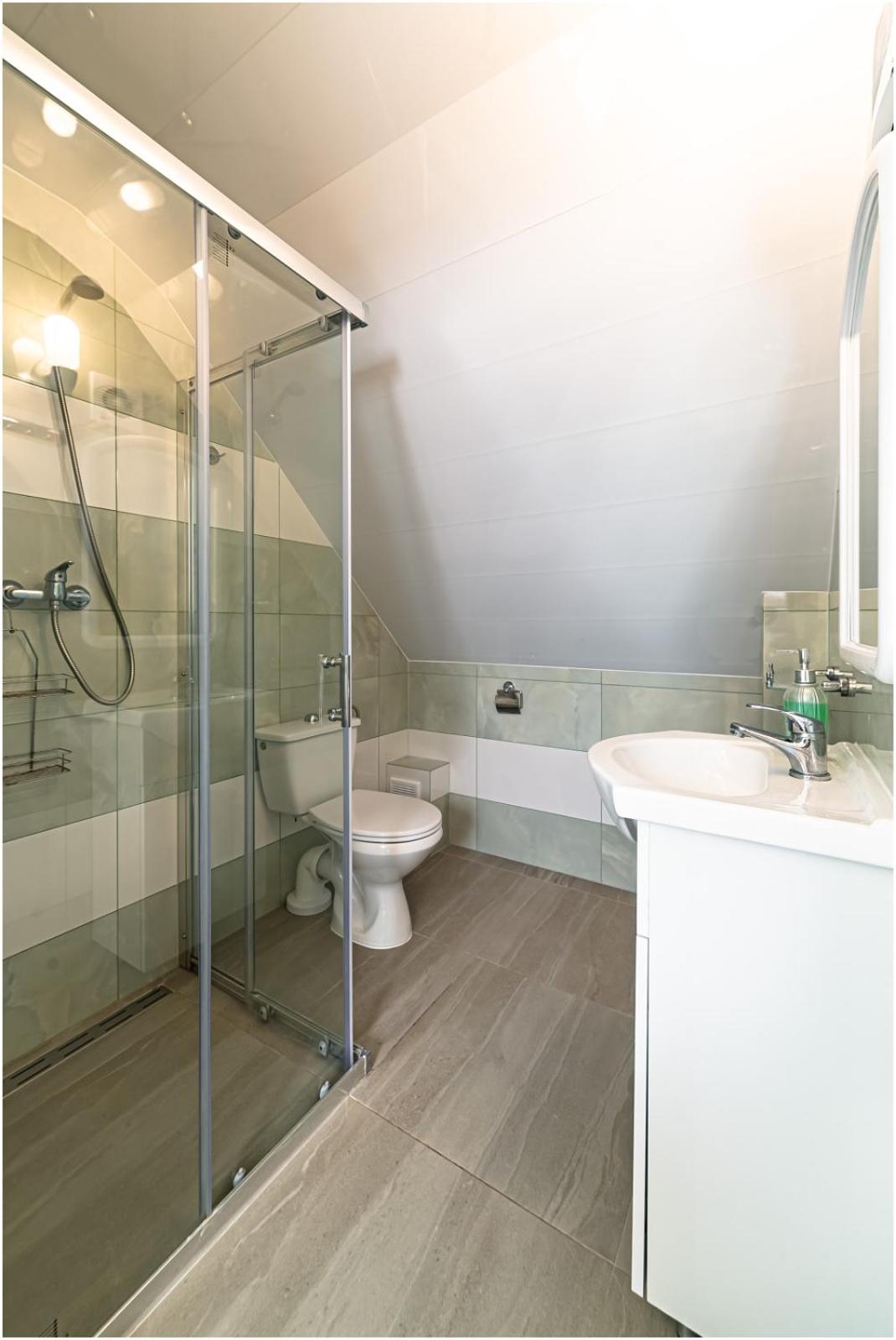 Basic Triple Room photo 3