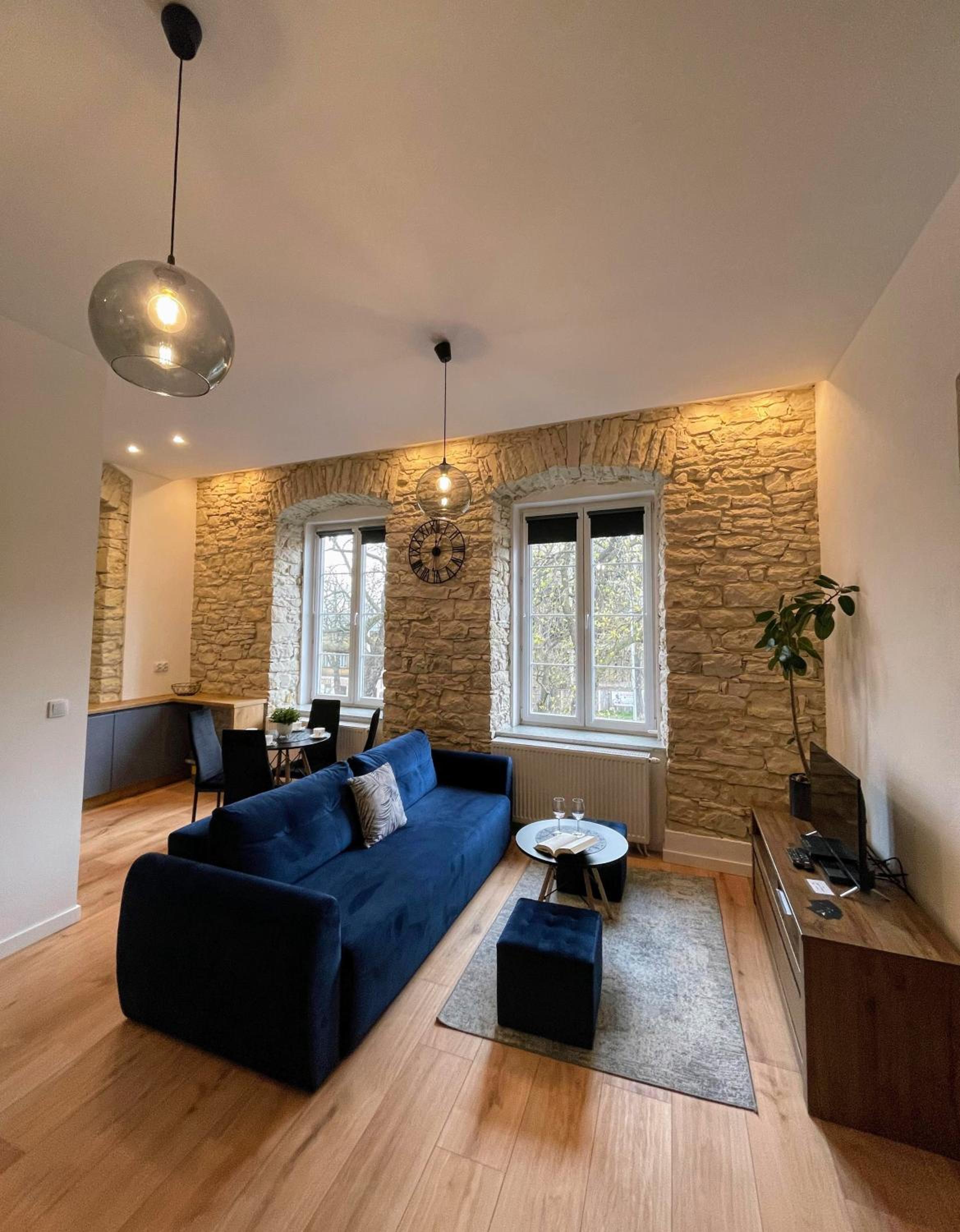 Studio Apartment - Photo 1