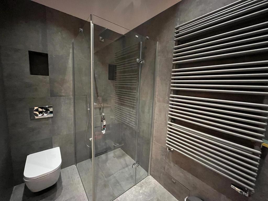 One-Bedroom Apartment - Photo 3