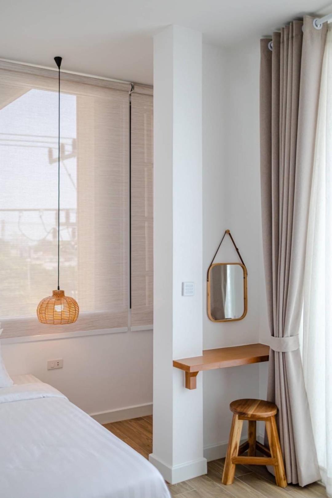 Deluxe Double Room with Balcony - Photo 9