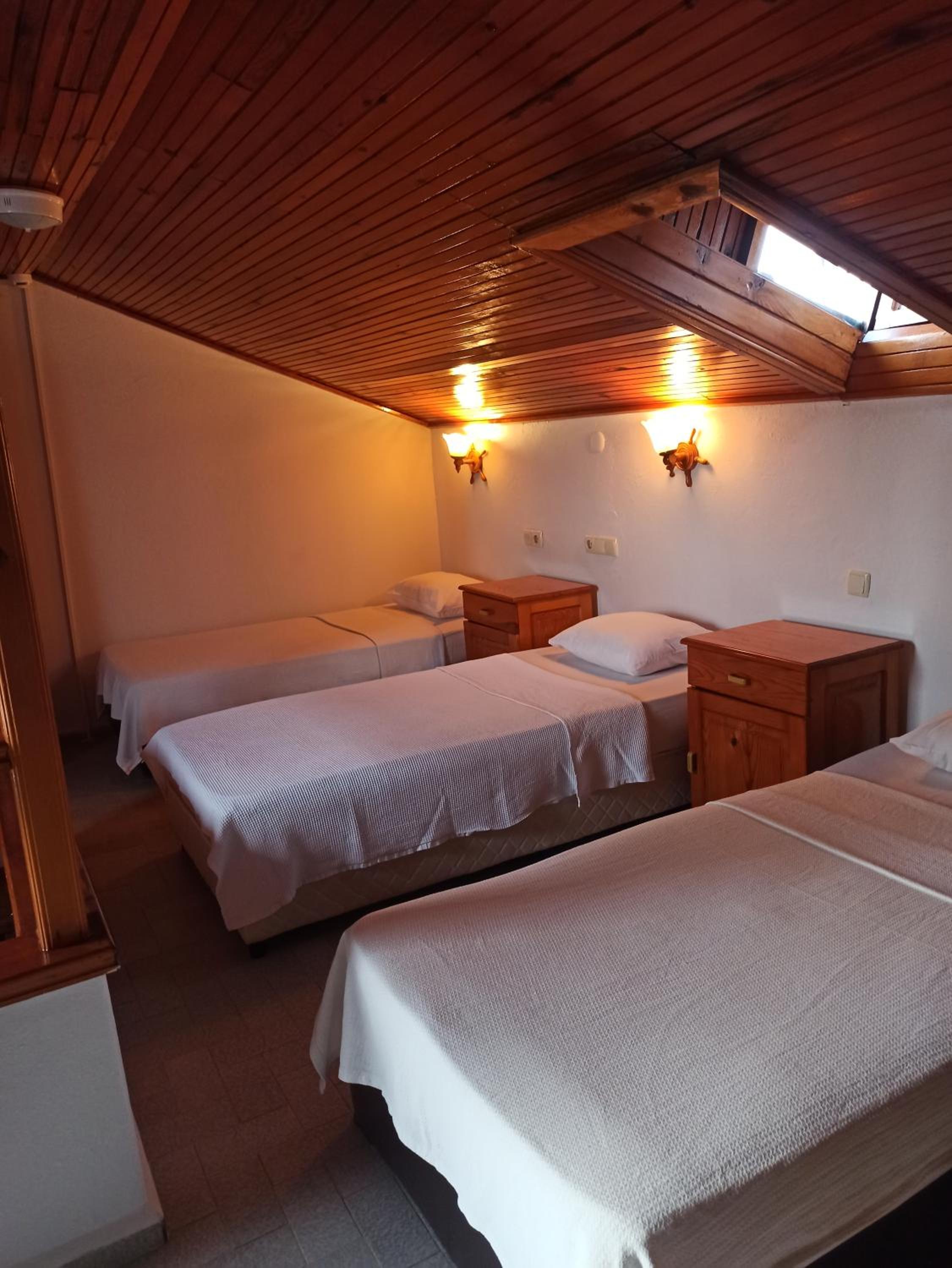 Standard Triple Room photo 2