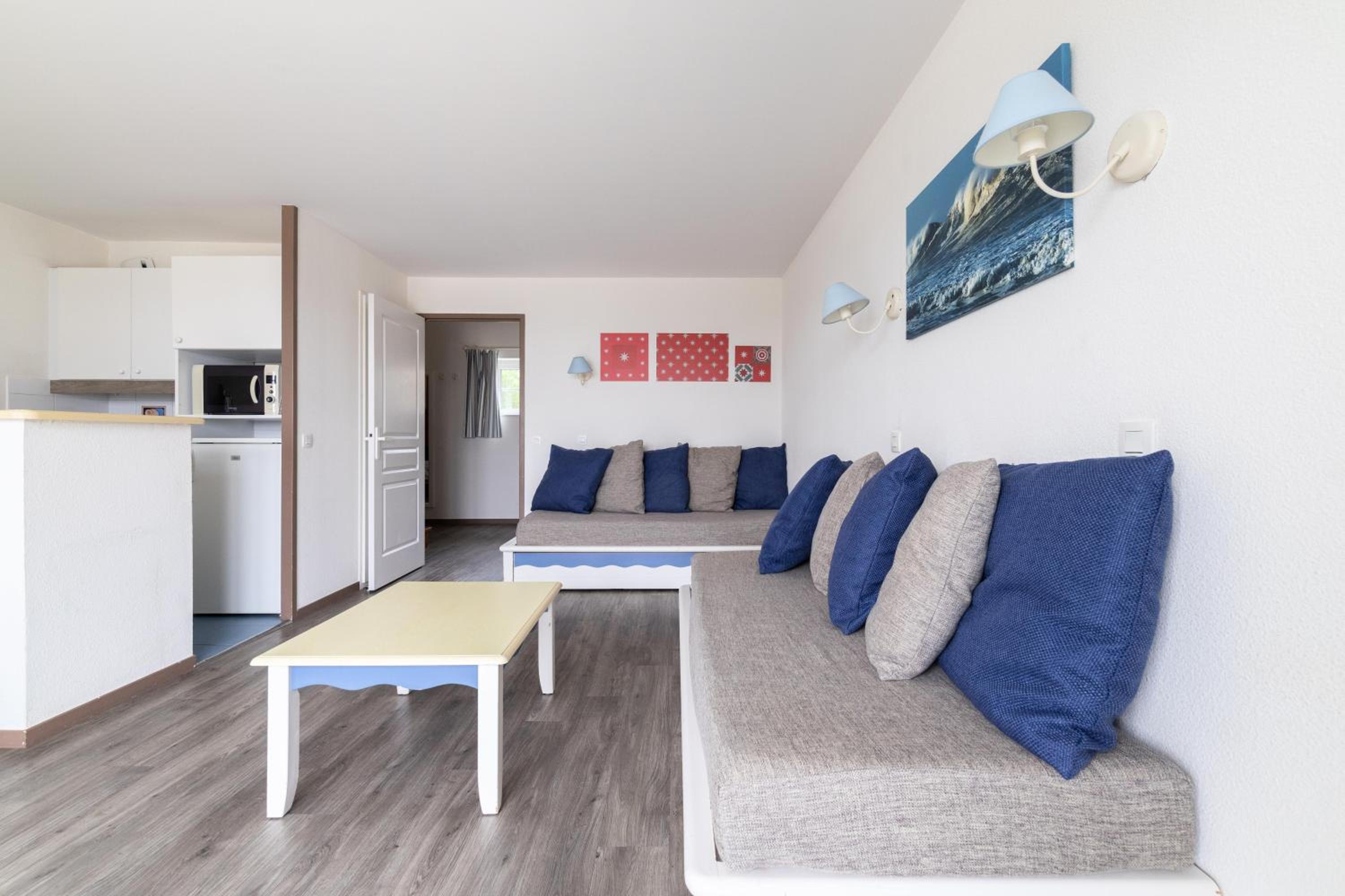 Select Two-Bedroom Apartment (7 people)