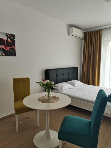 One-Bedroom Apartment - Photo 1