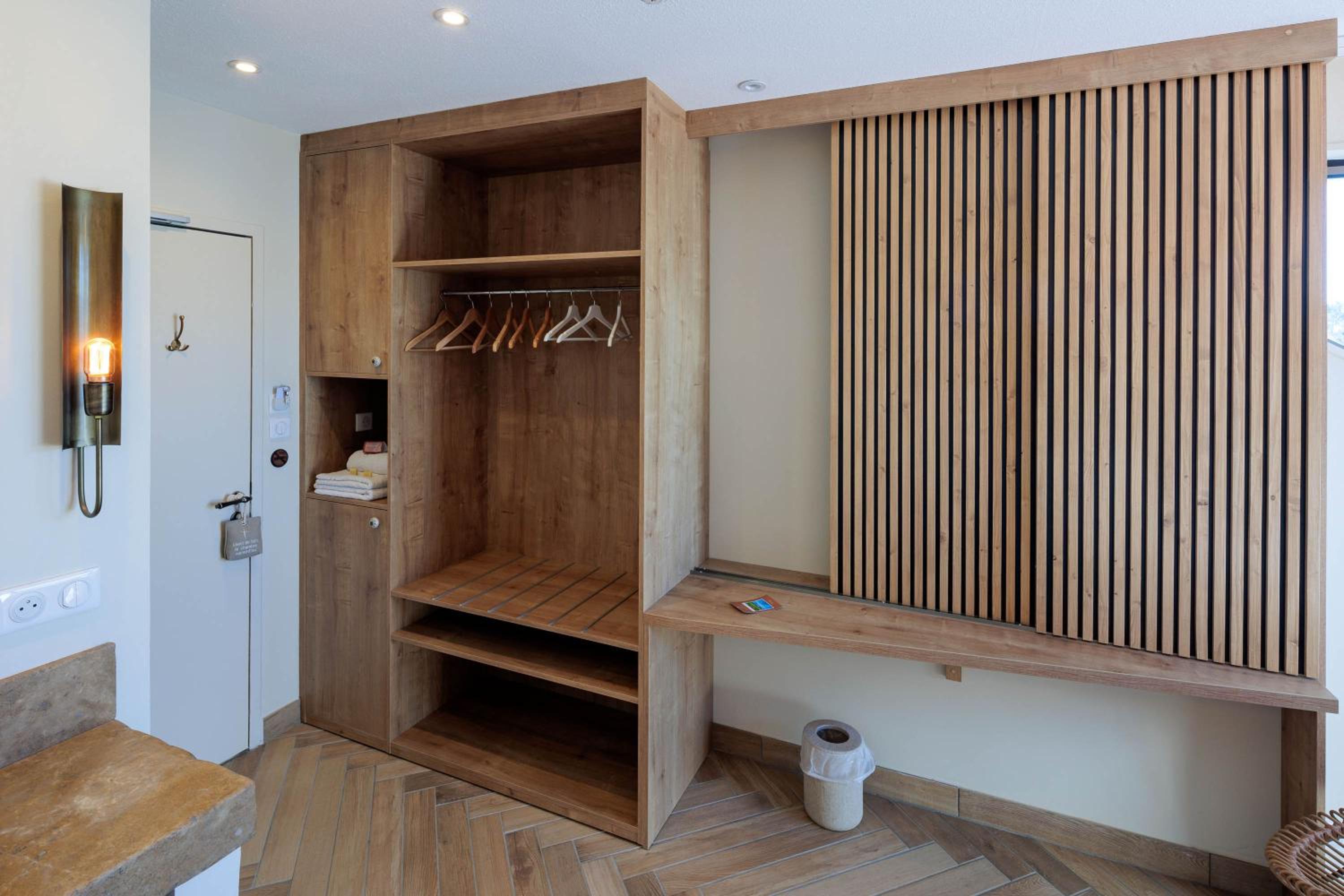 Standard Twin Room - Photo 3