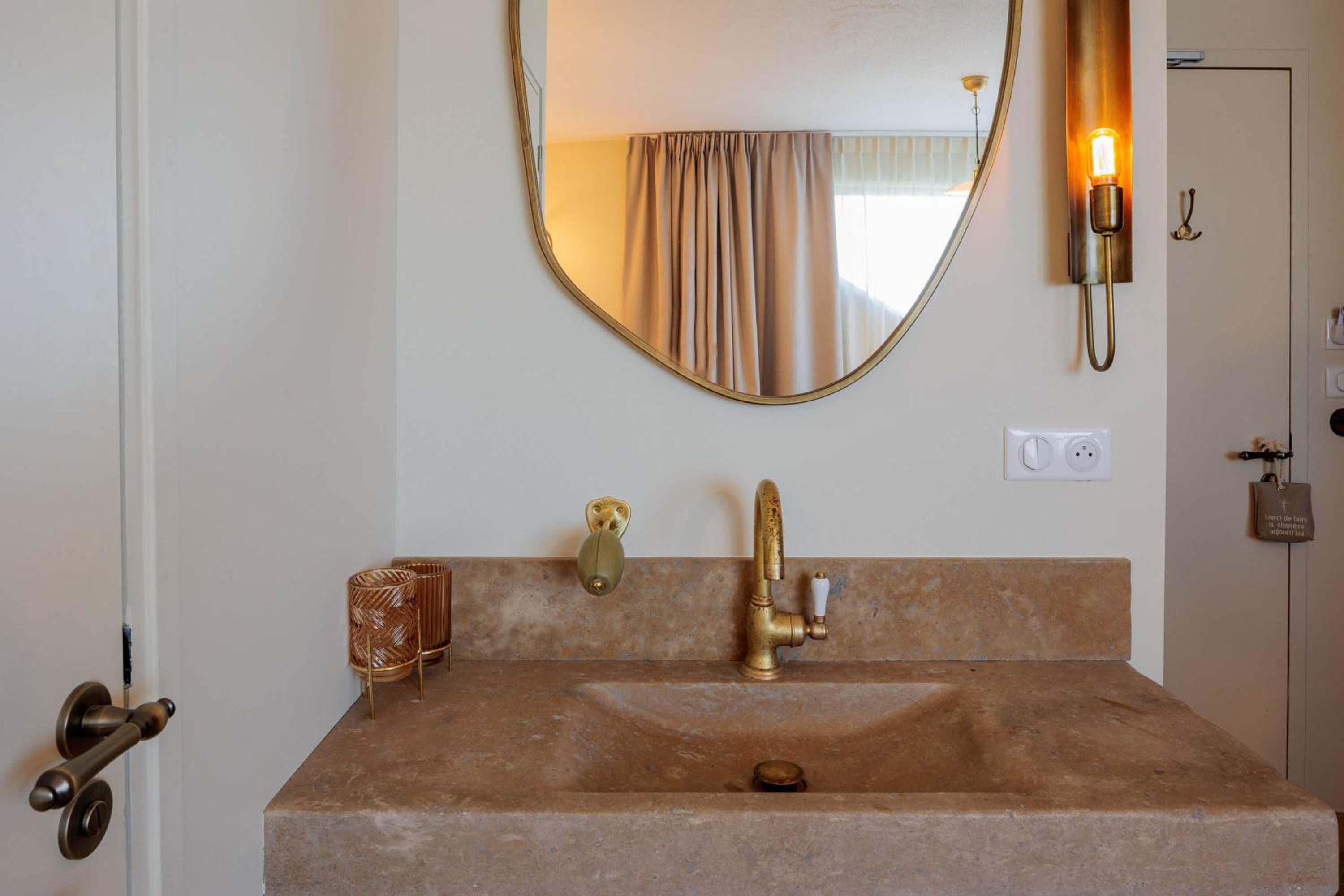 Standard Twin Room - Photo 6