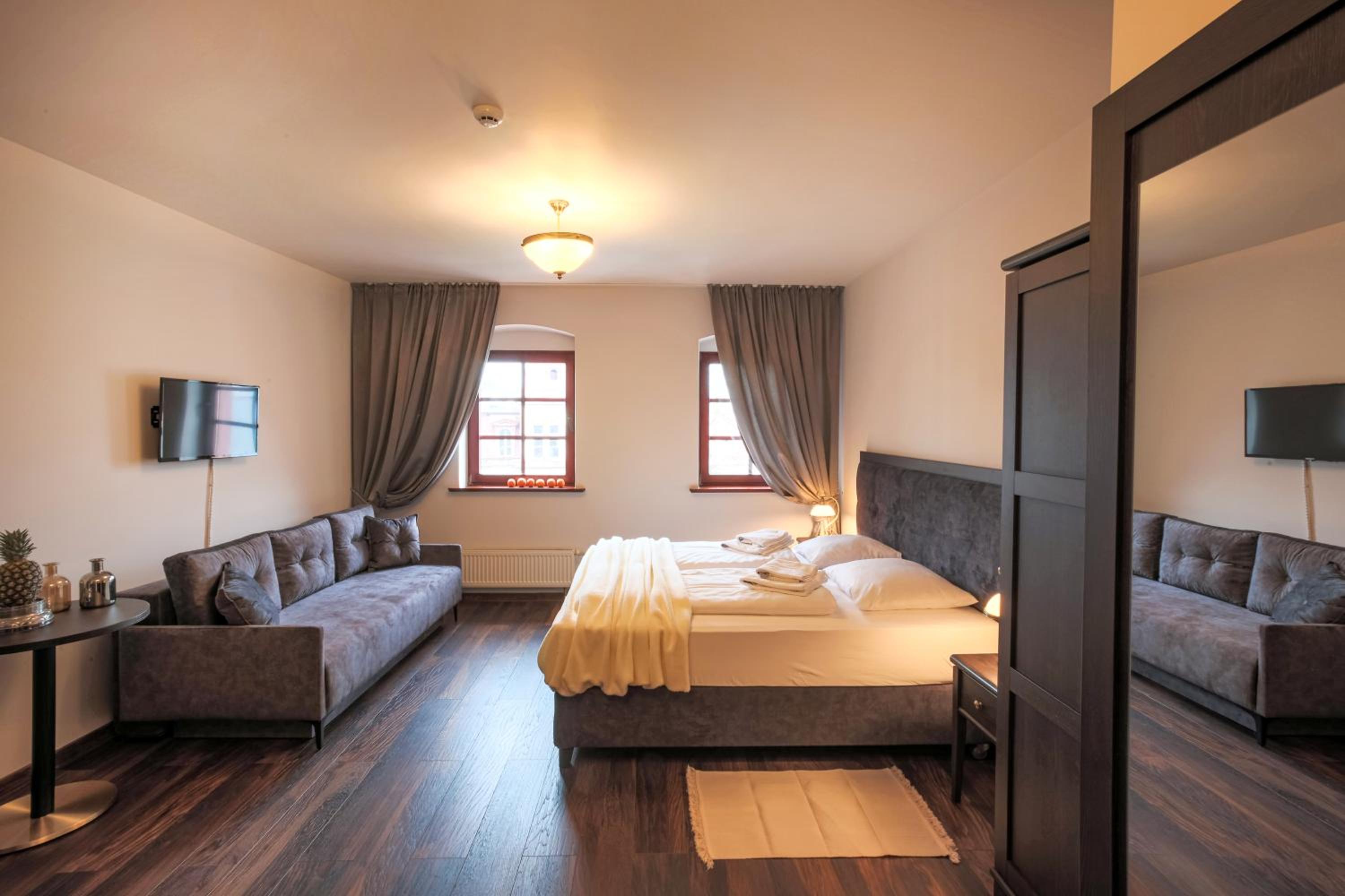 Deluxe Family Room - Photo 16