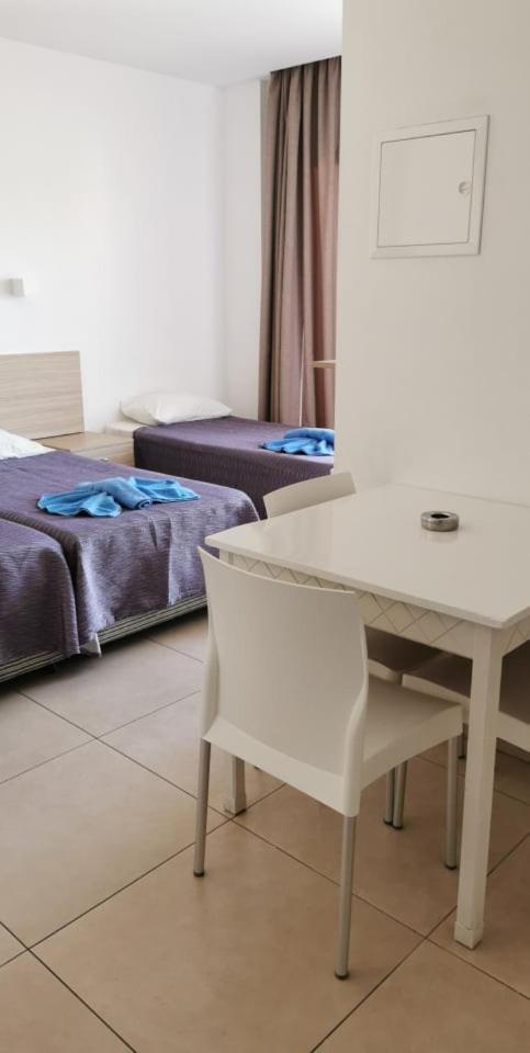 Superior Studio (3 Adults)