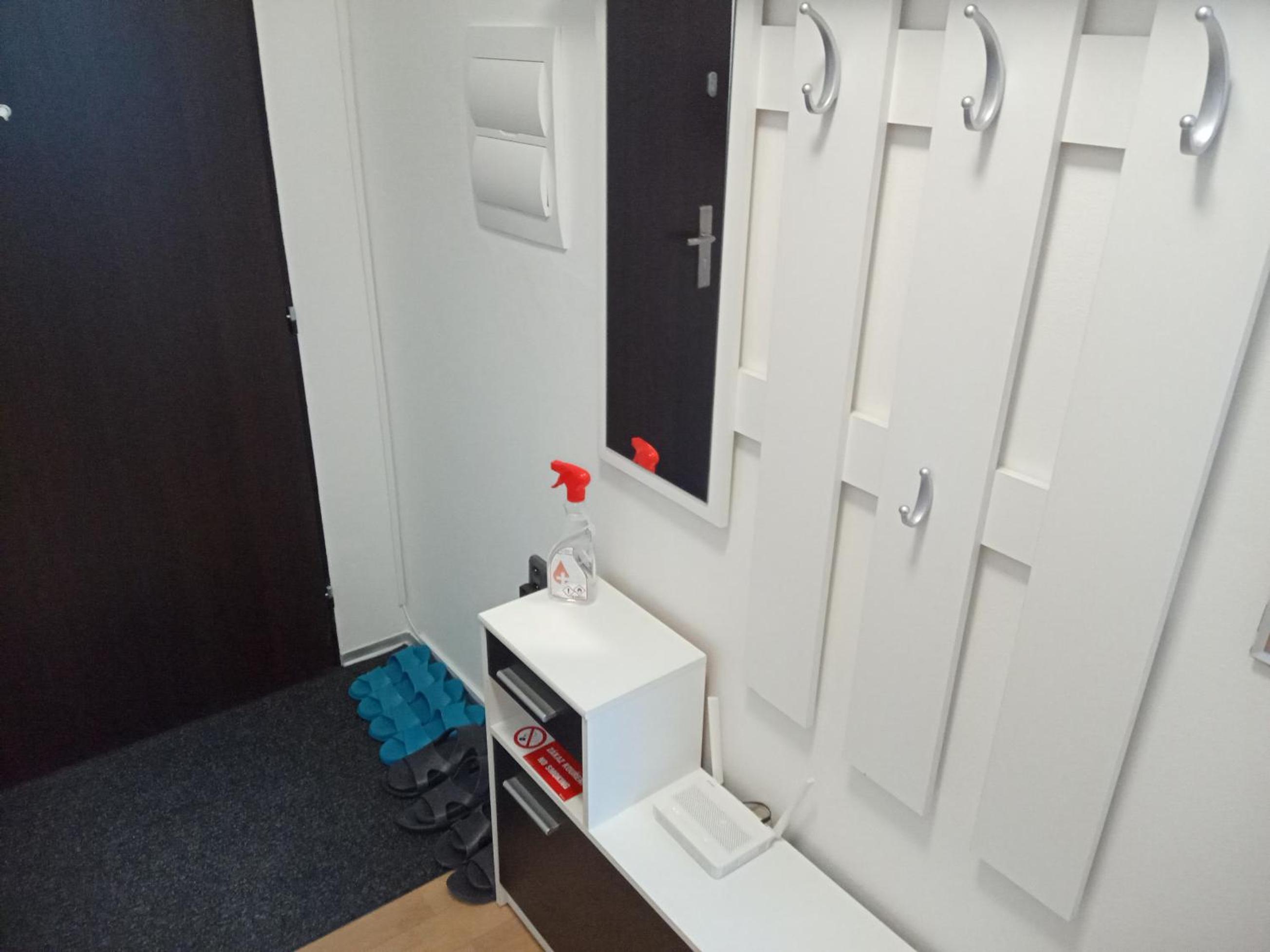One-Bedroom Apartment - Photo 2