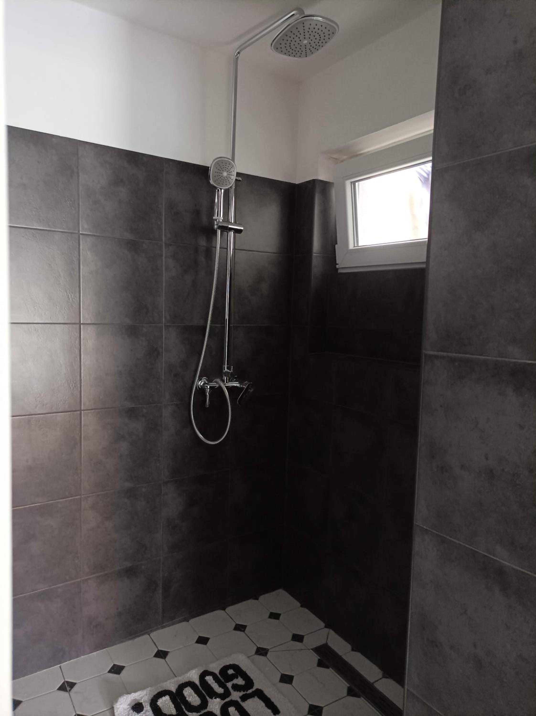 Studio Apartment - Photo 14