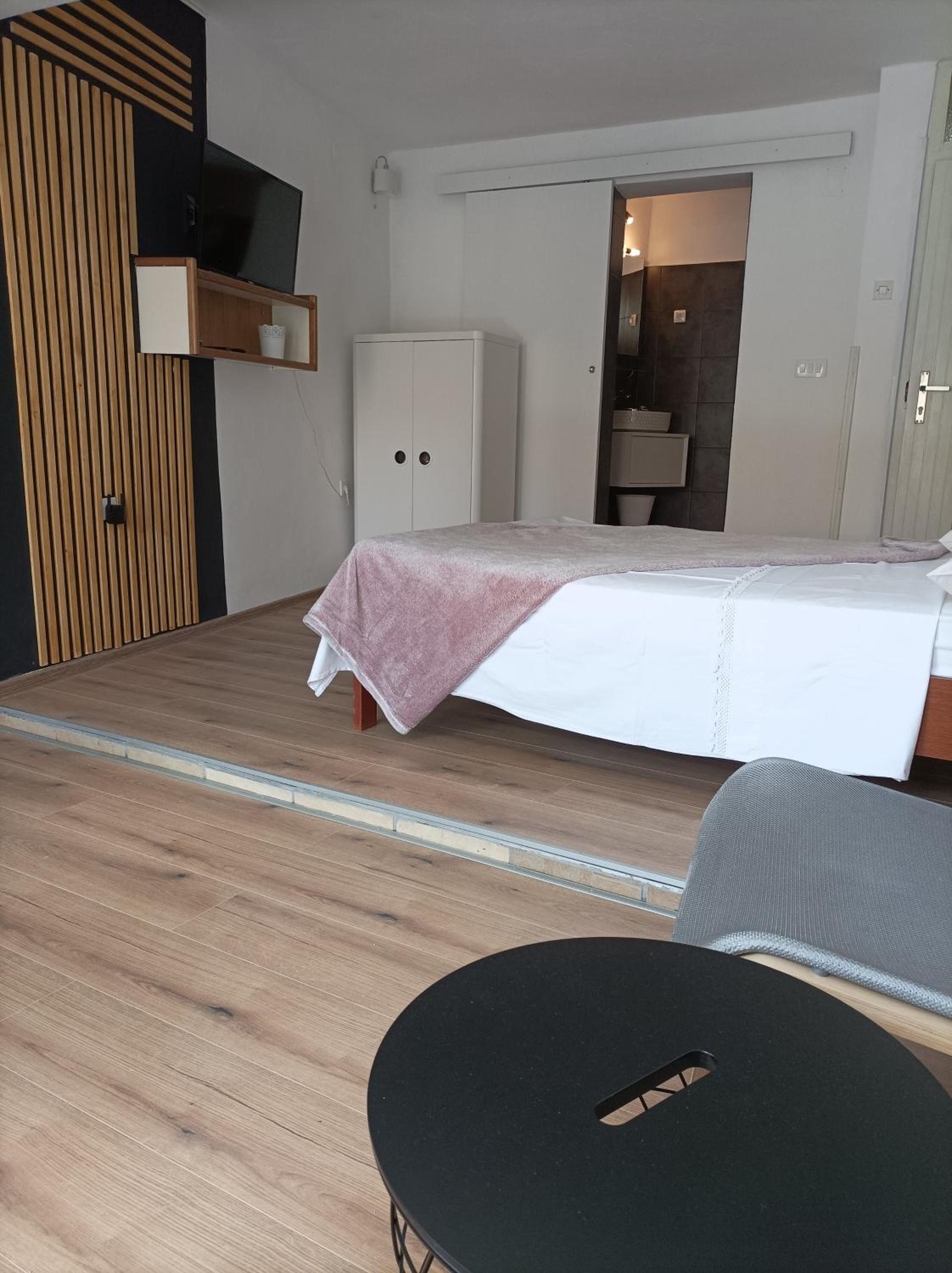 Studio Apartment - Photo 5