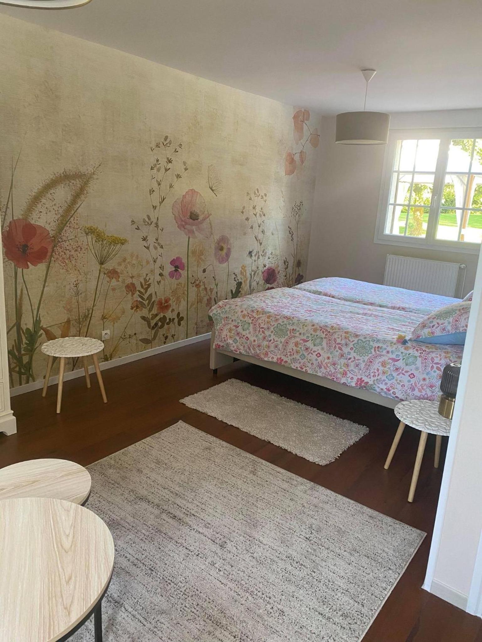 Deluxe Double Room (2 Adults + 1 Child) photo 2