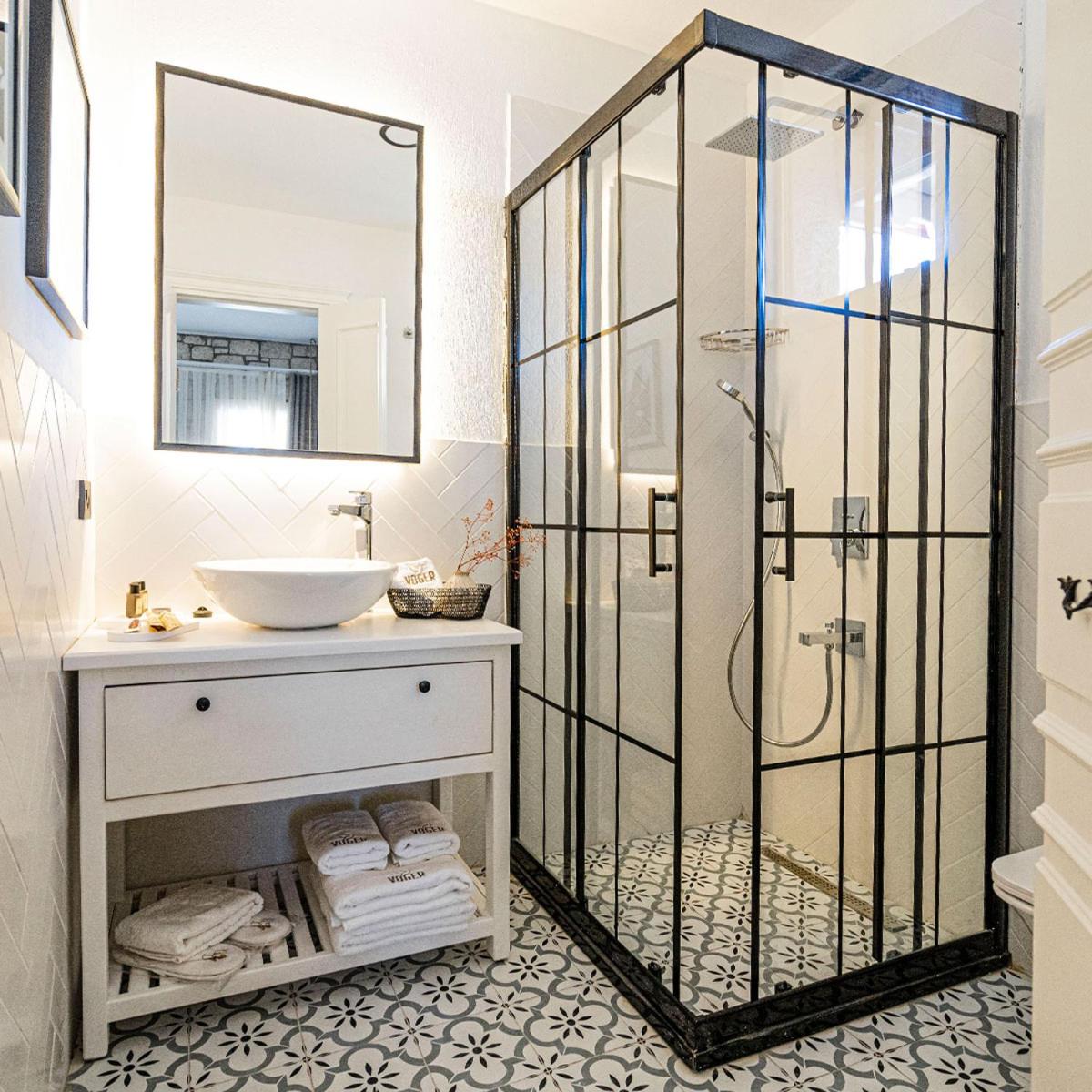Standard Double or Twin Room - Photo 22