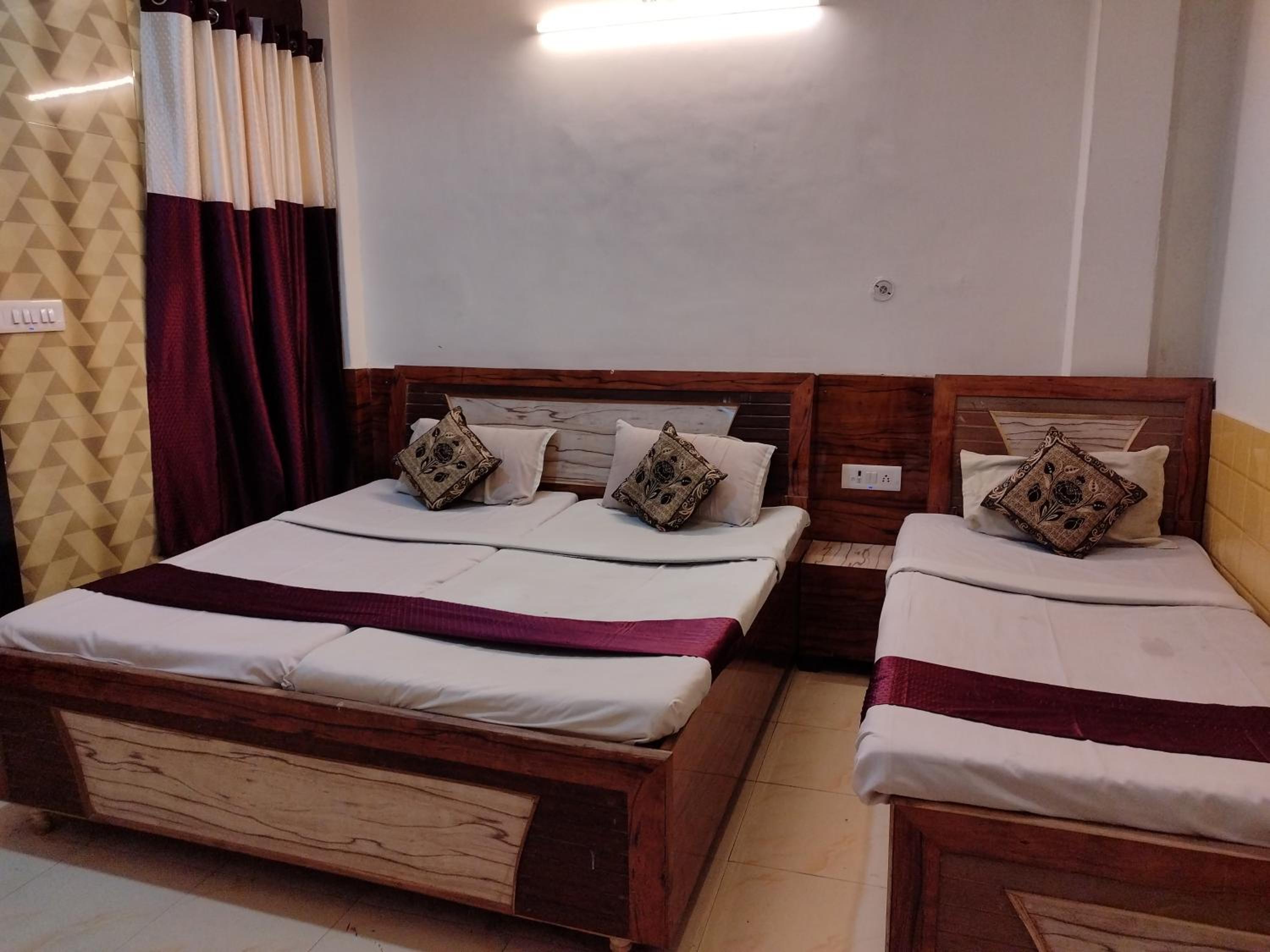 Basic Triple Room