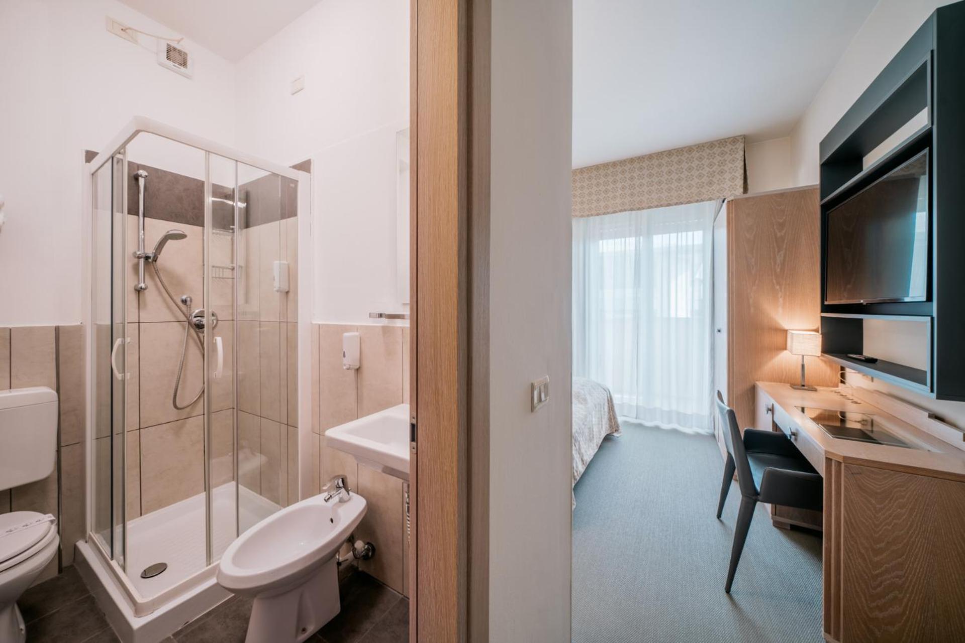 Double Room - Photo 6