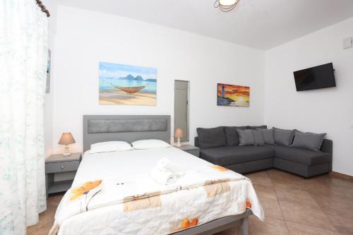 Studio Apartment photo 2