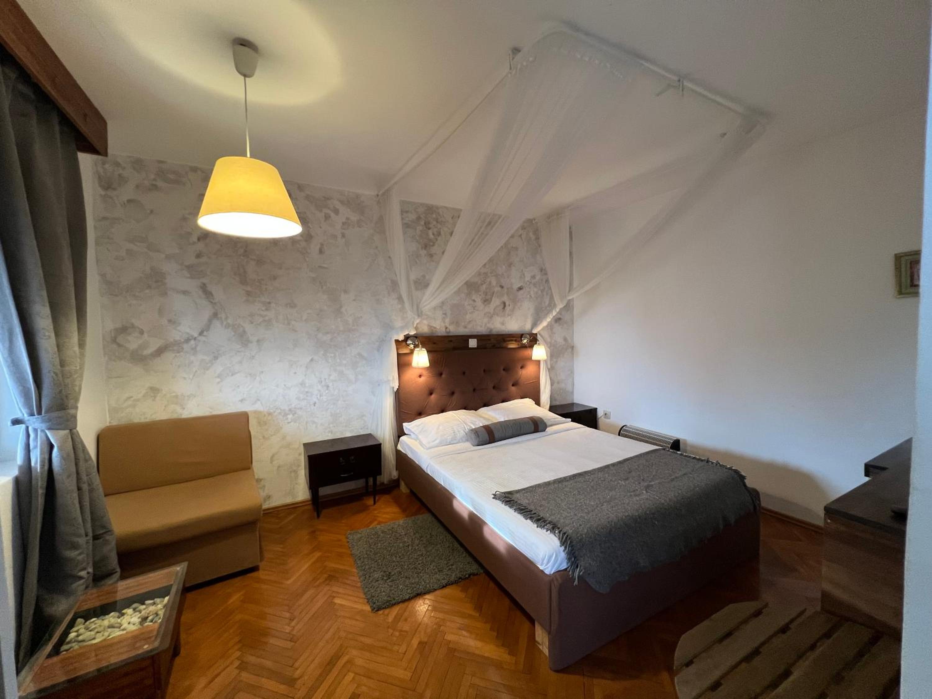 Deluxe Queen Room - Photo 6