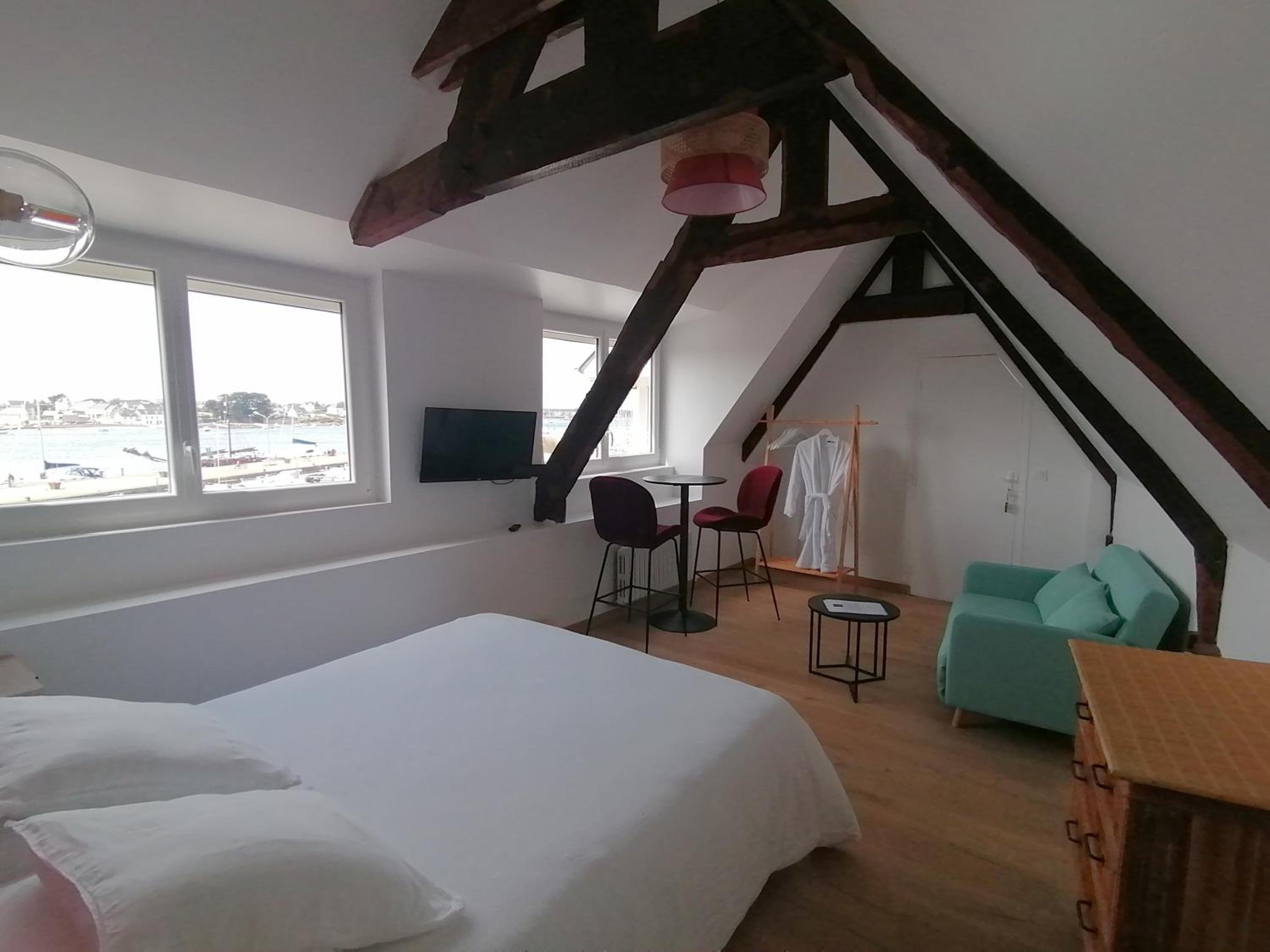 Family Room with Sea View photo 2