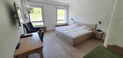 Deluxe Double or Twin Room with River View photo 2