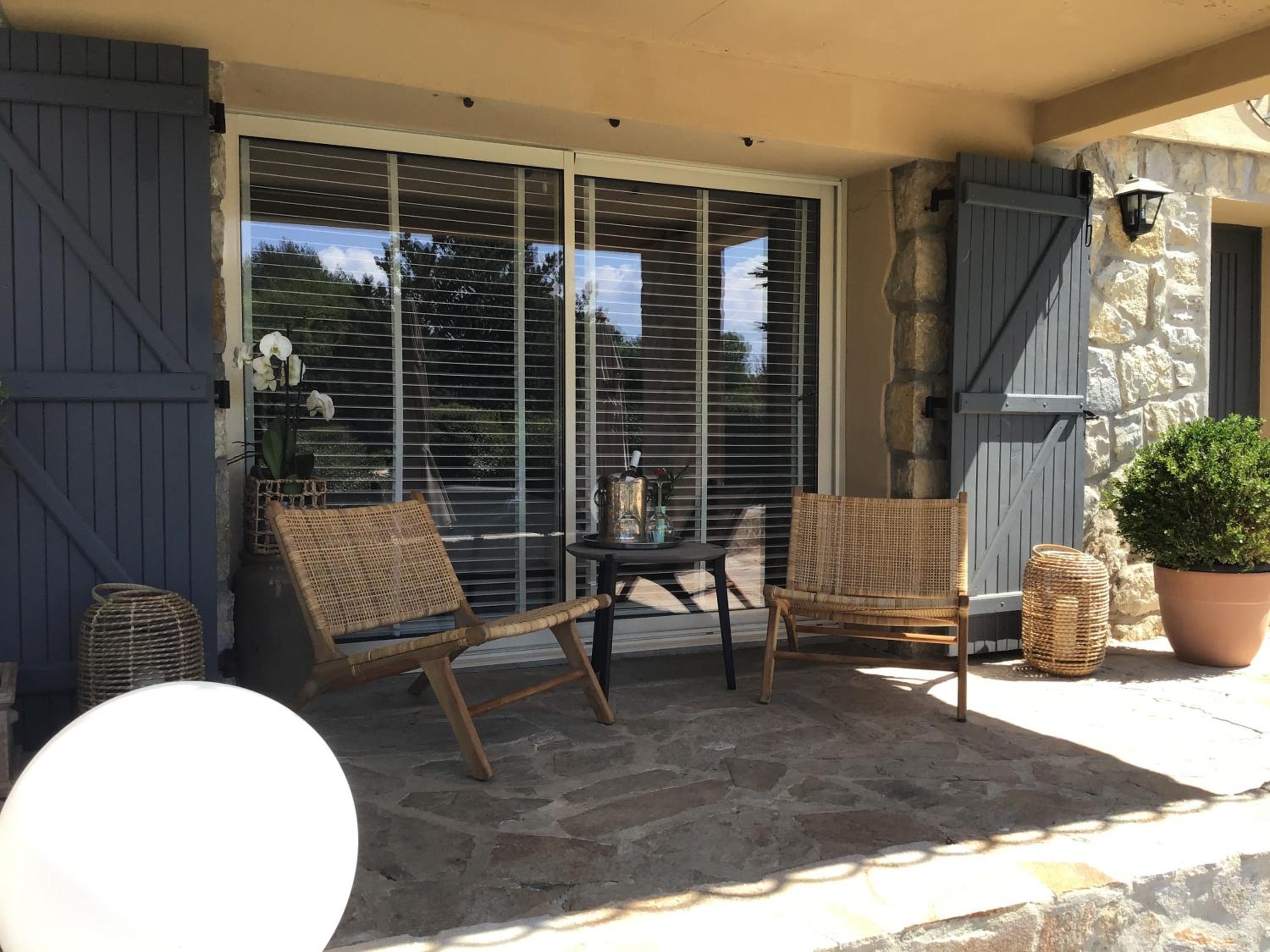 Double Room with Pool View - Photo 2