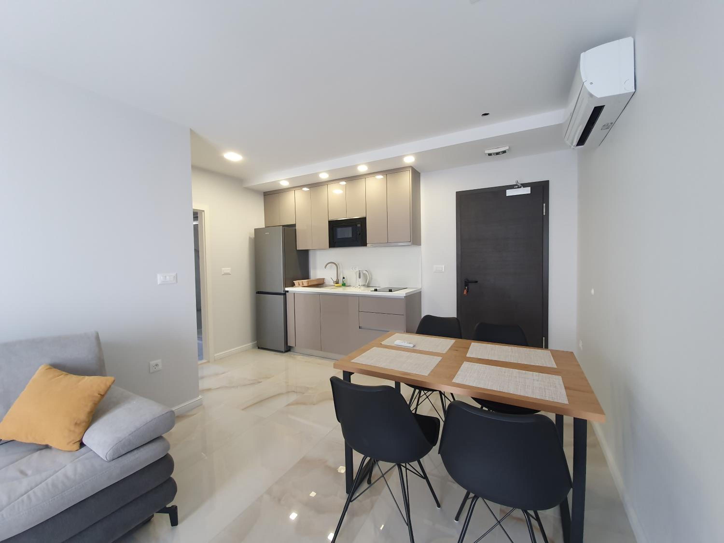 One-Bedroom Apartment photo 2