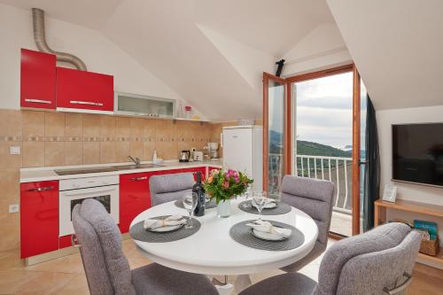 Comfort Studio Apartment with Balcony and Sea View