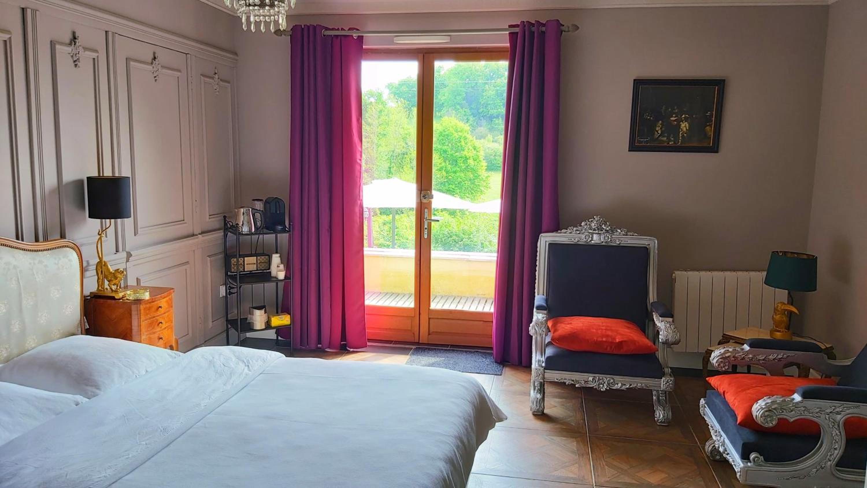 King Room with Balcony photo 1