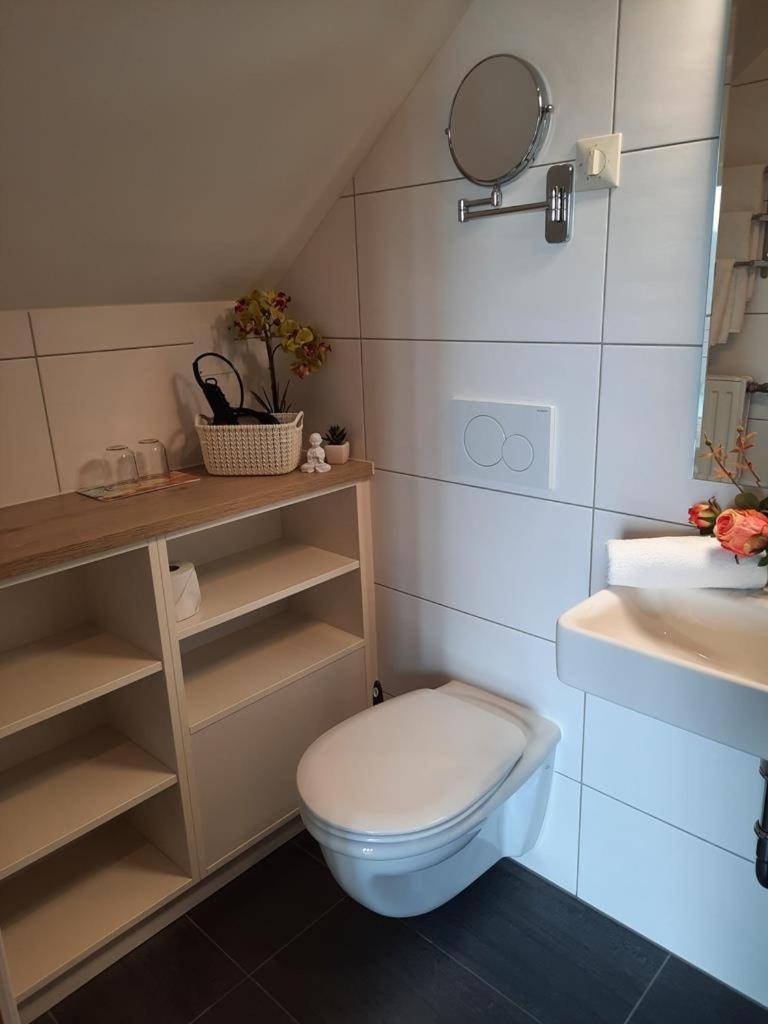 Apartment with Shower photo 3
