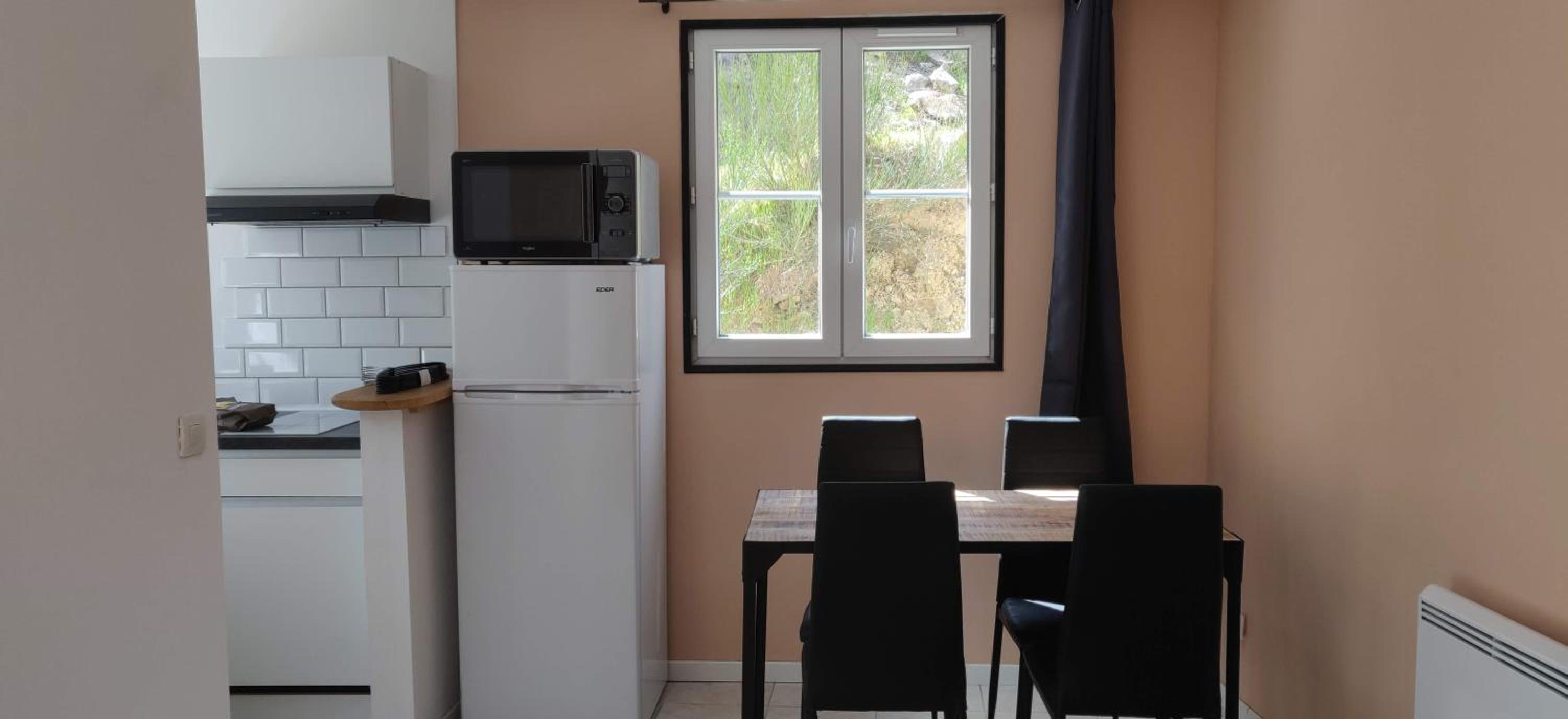 One-Bedroom Apartment - Photo 4