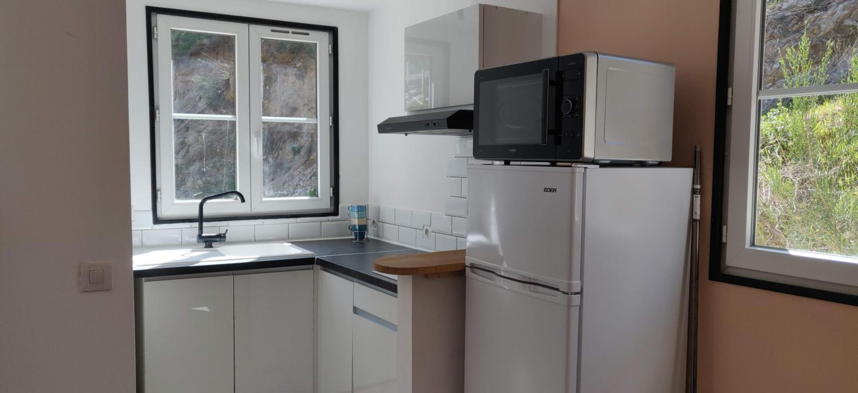 One-Bedroom Apartment - Photo 3