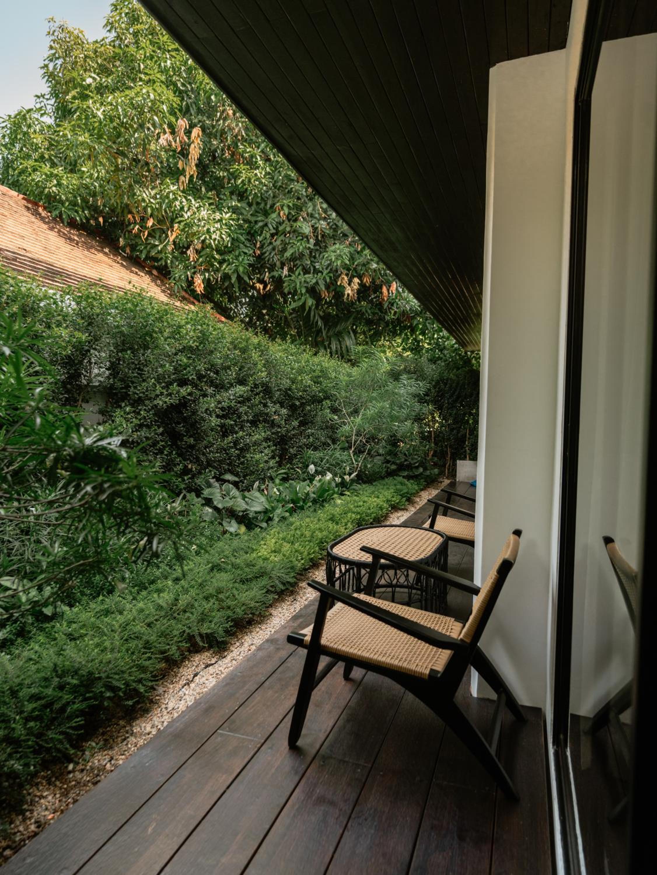 Family Room with Garden View - Photo 2