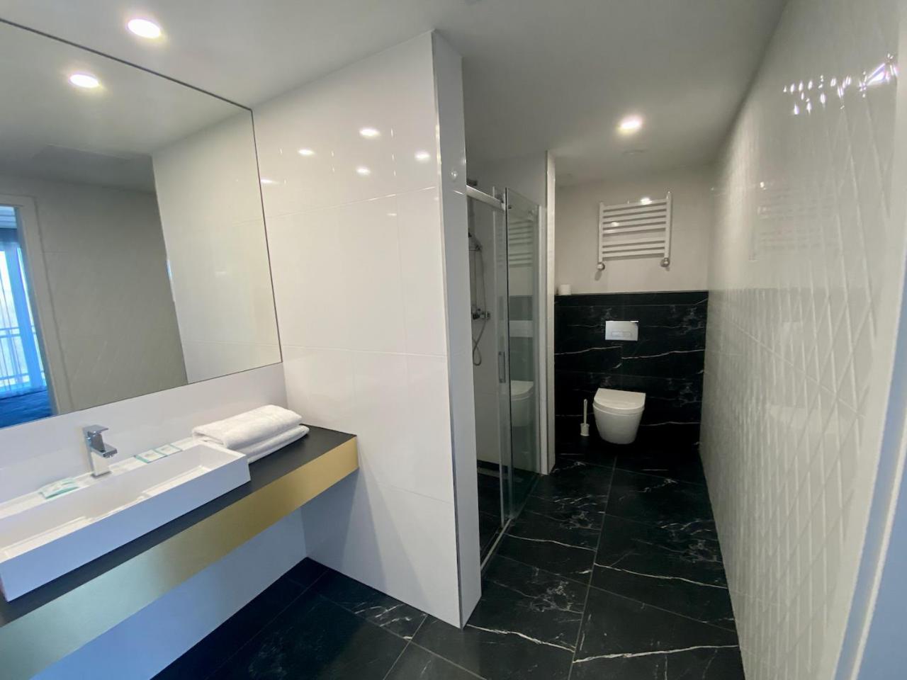 Superior Suite - Photo 5