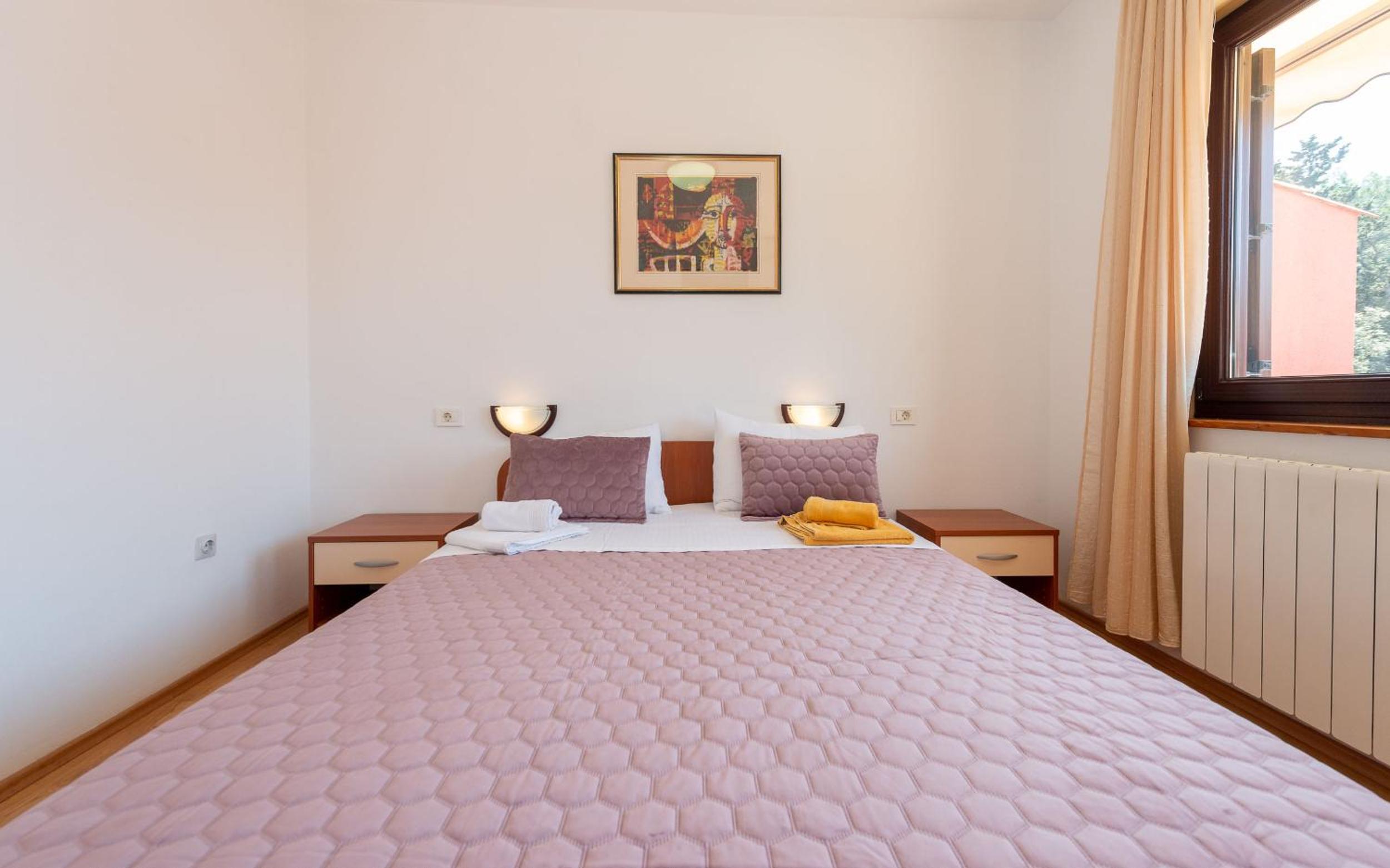 Double Room with Balcony - Photo 4