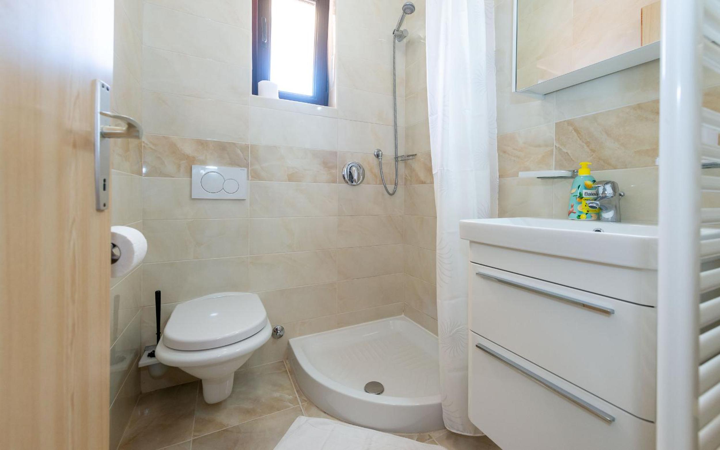 Double Room with Balcony - Photo 5