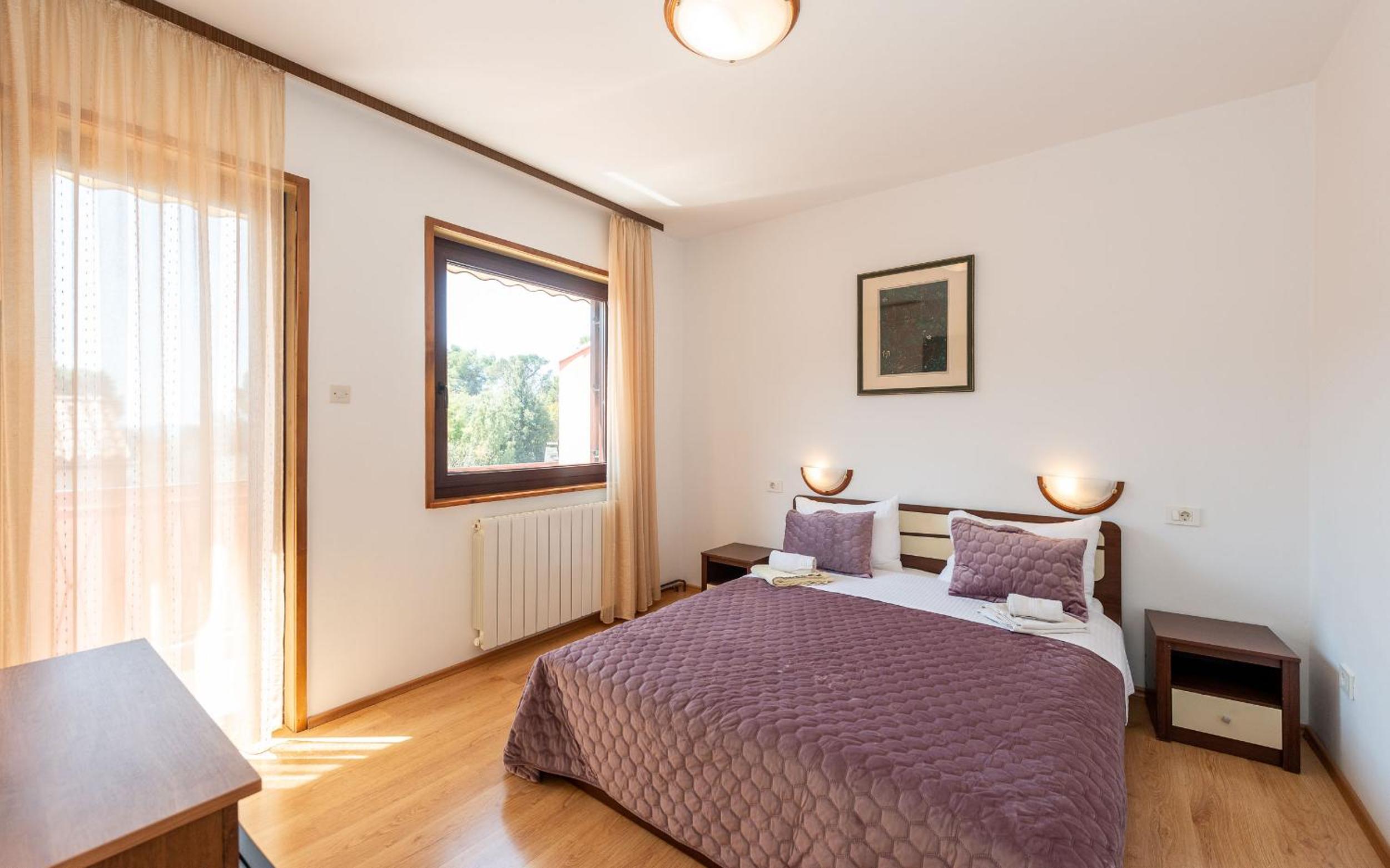 Double Room with Balcony - Photo 8