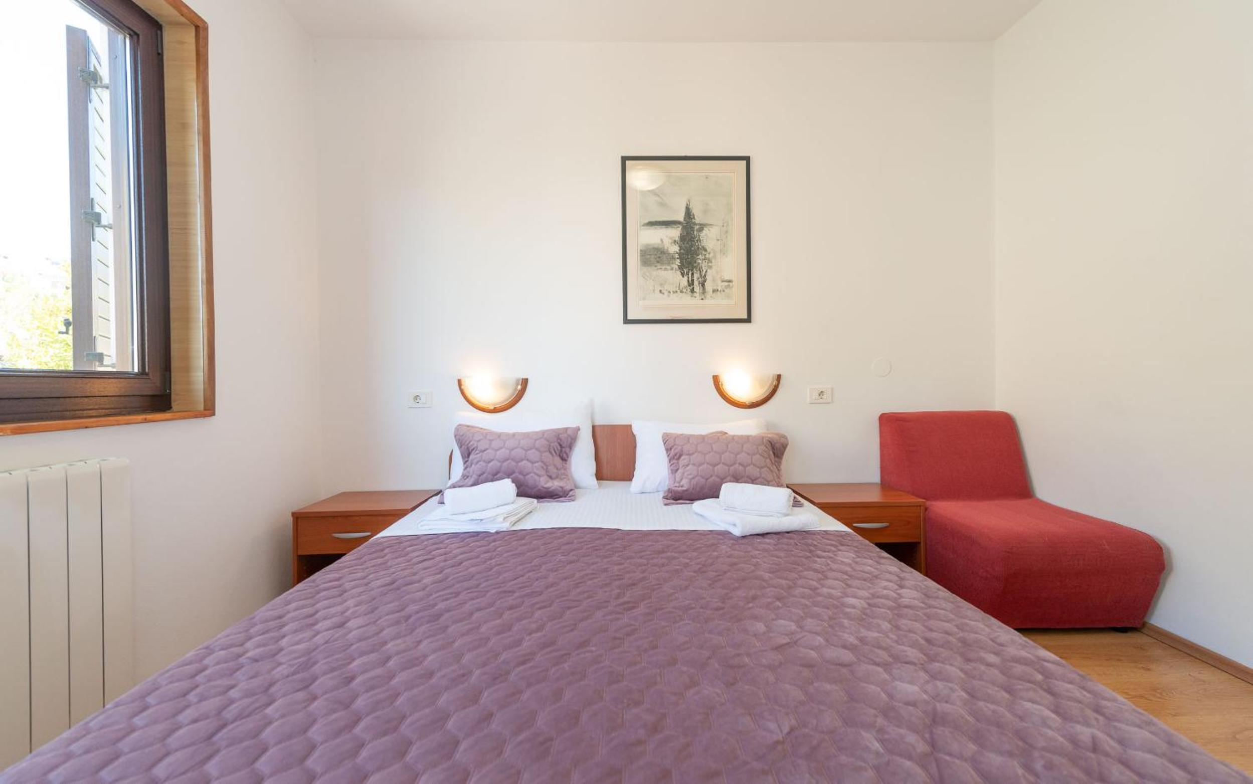 Double Room with Balcony - Photo 11