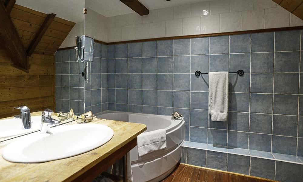 Superior King Suite - Photo 8