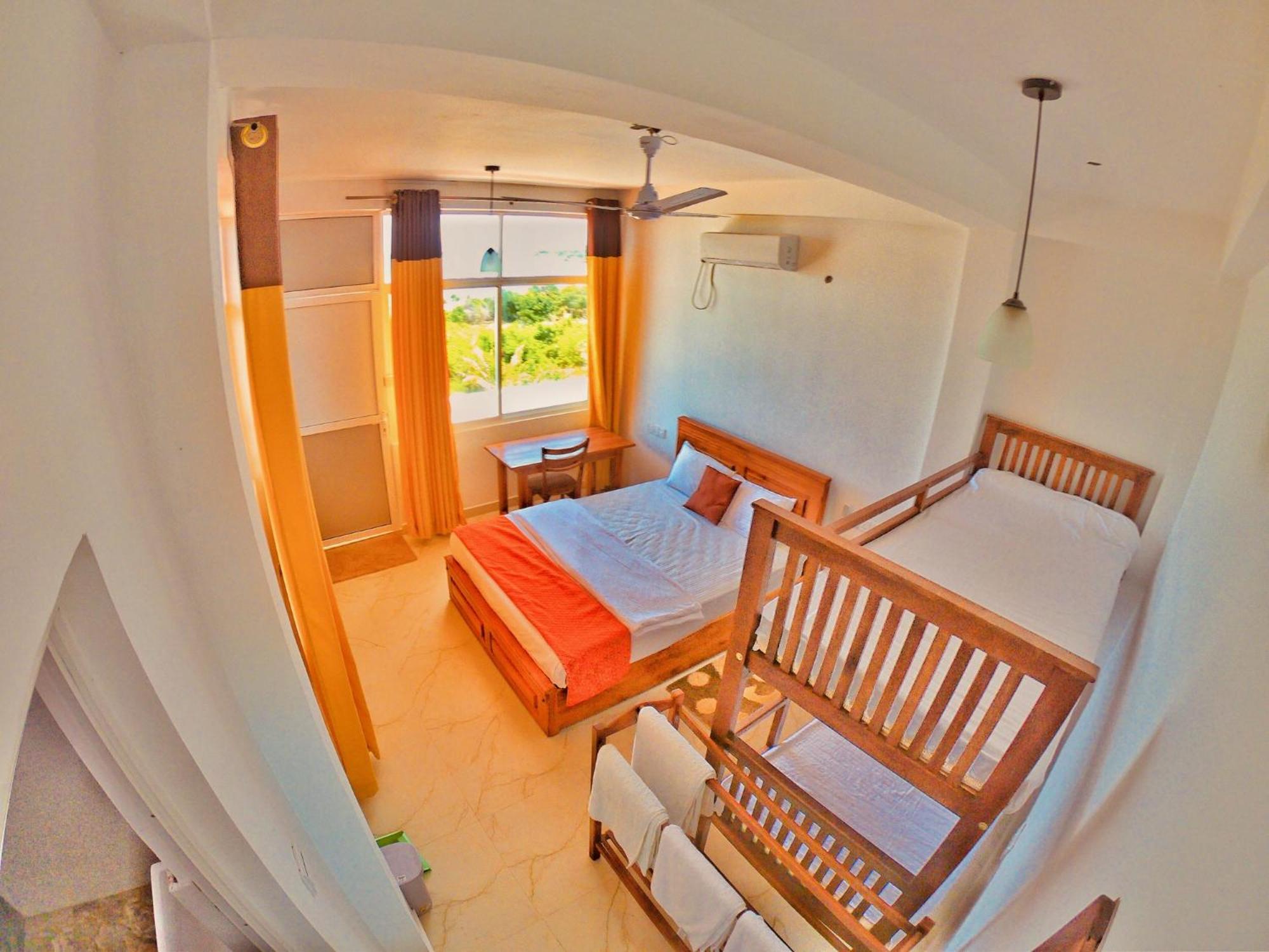 Family Room with Sea View photo 2