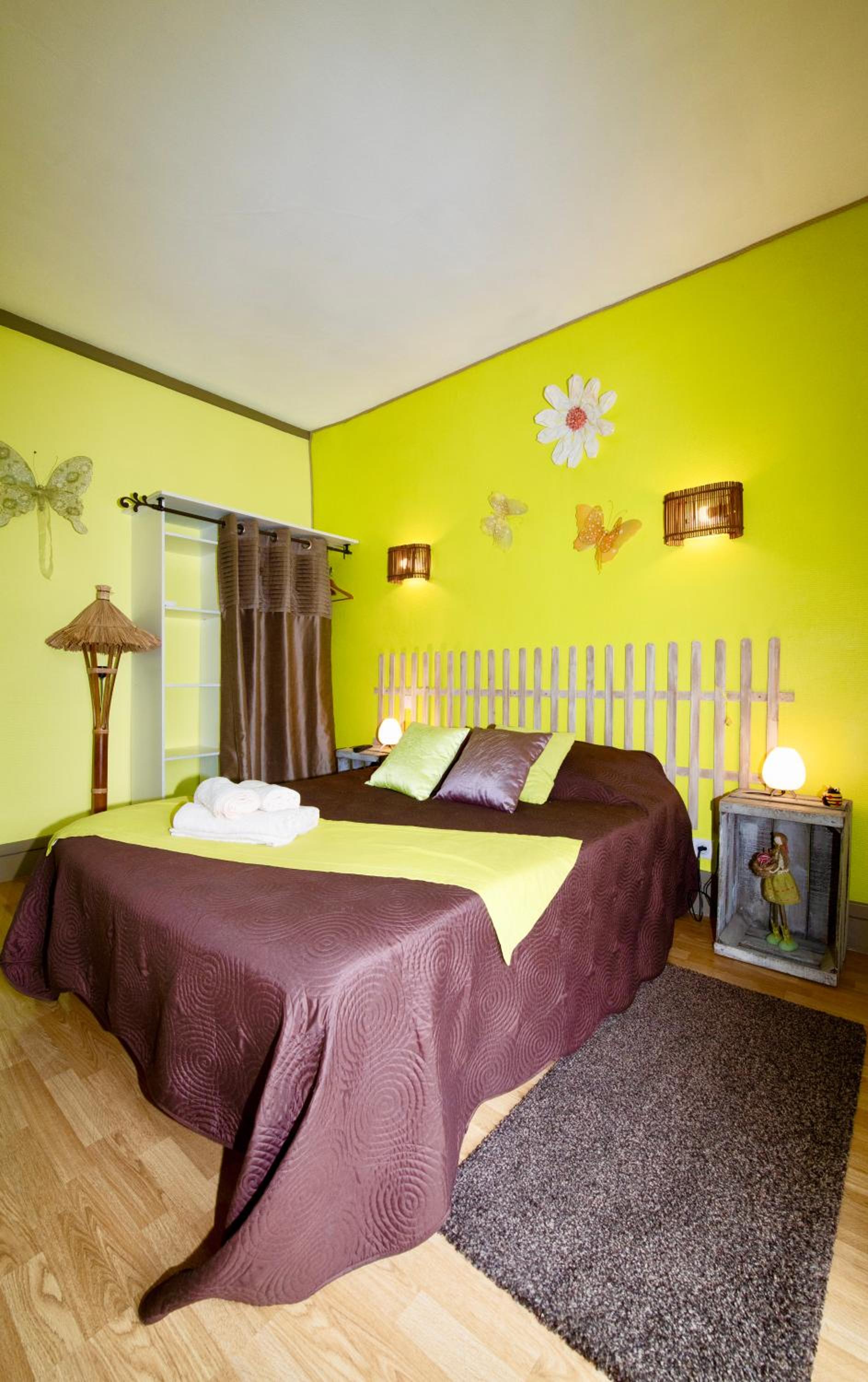 Double Room with Balcony - Photo 10