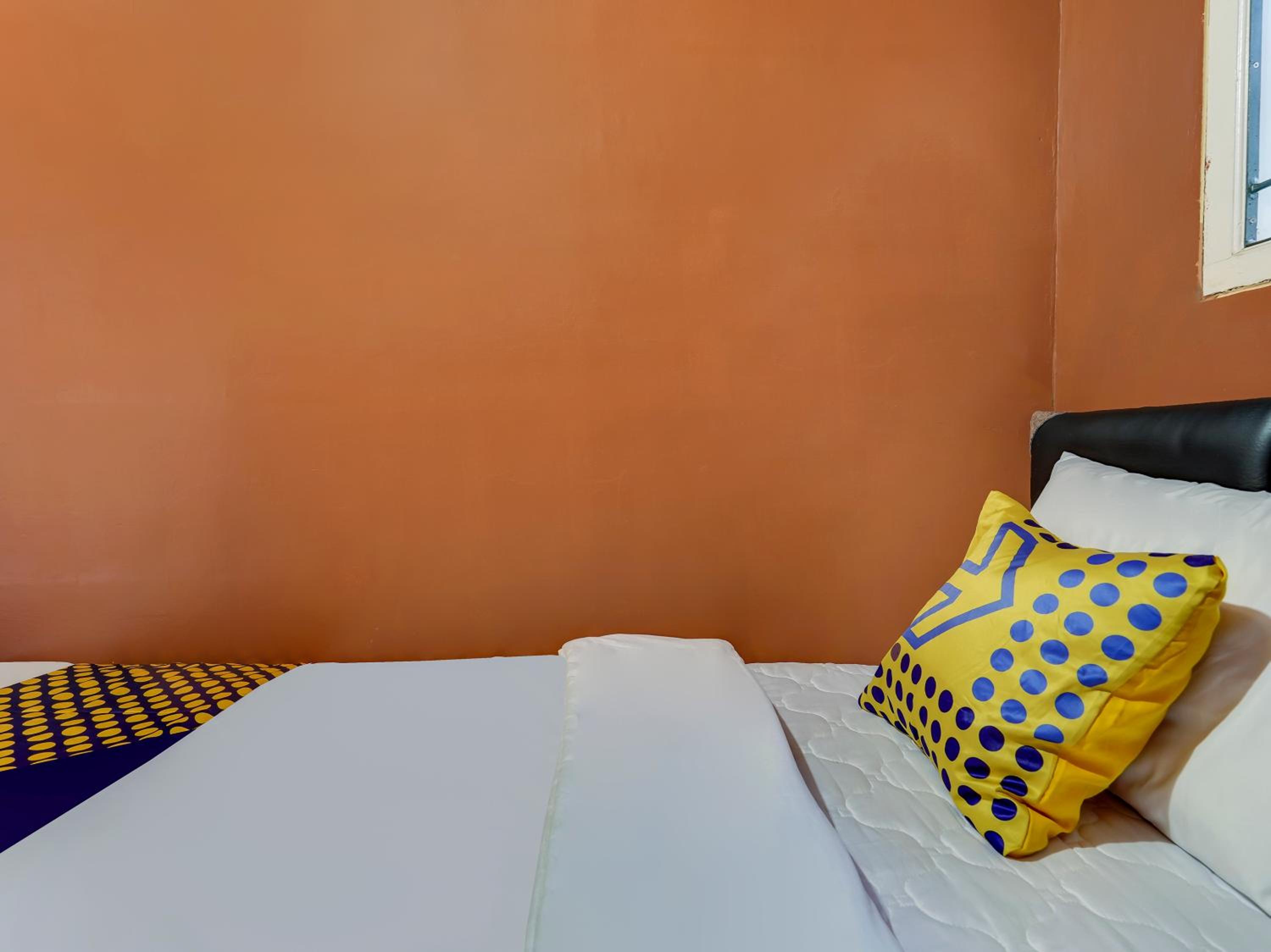 Small Single Room photo 3