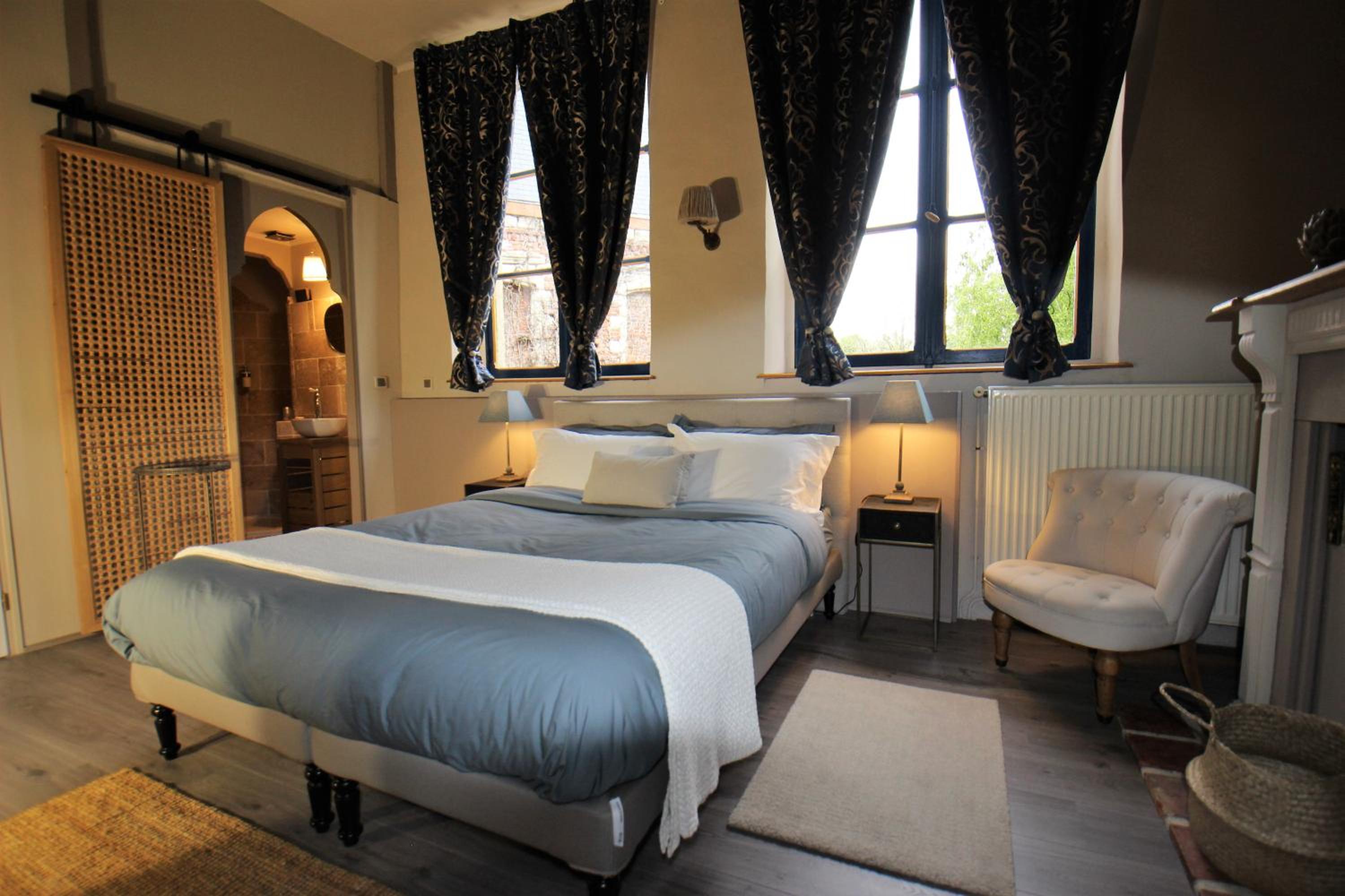 Deluxe King Room photo 1