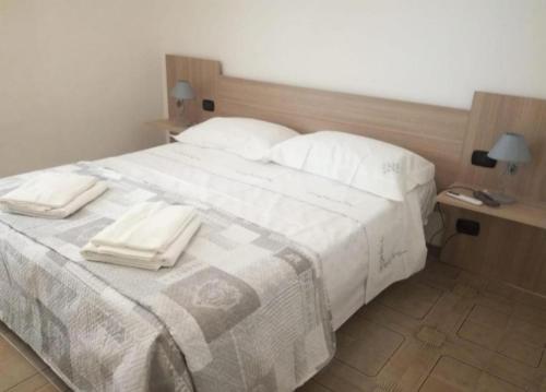 Large Double Room - Photo 3