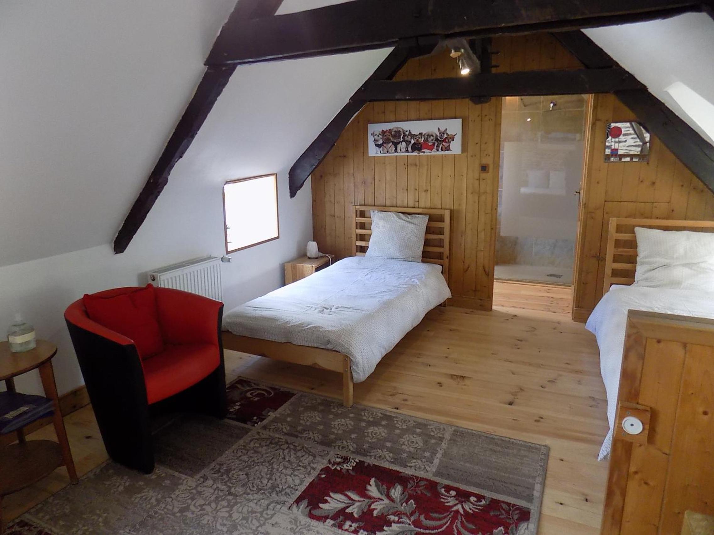 Family Room with Private Bathroom - Photo 3