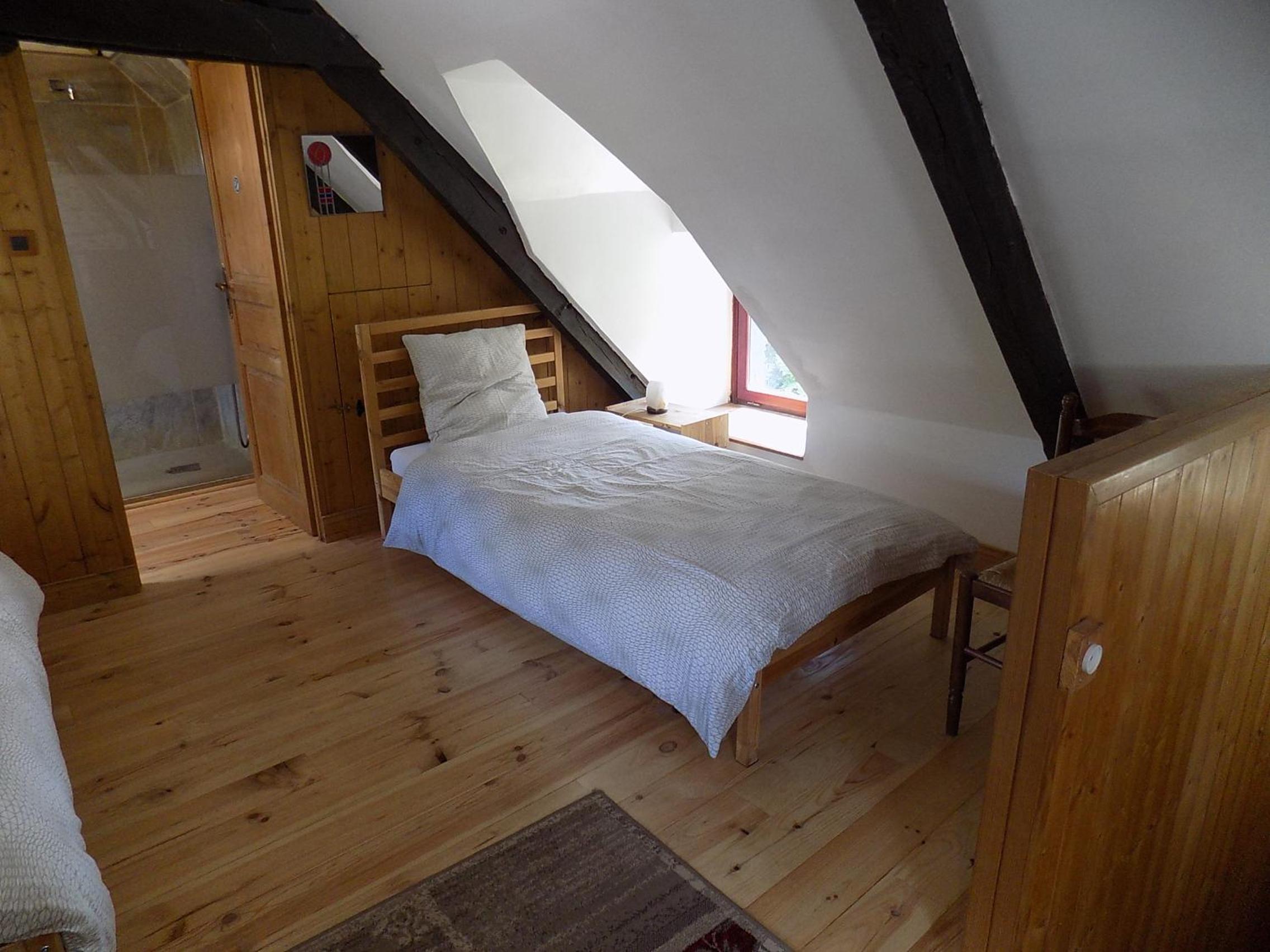 Family Room with Private Bathroom - Photo 2