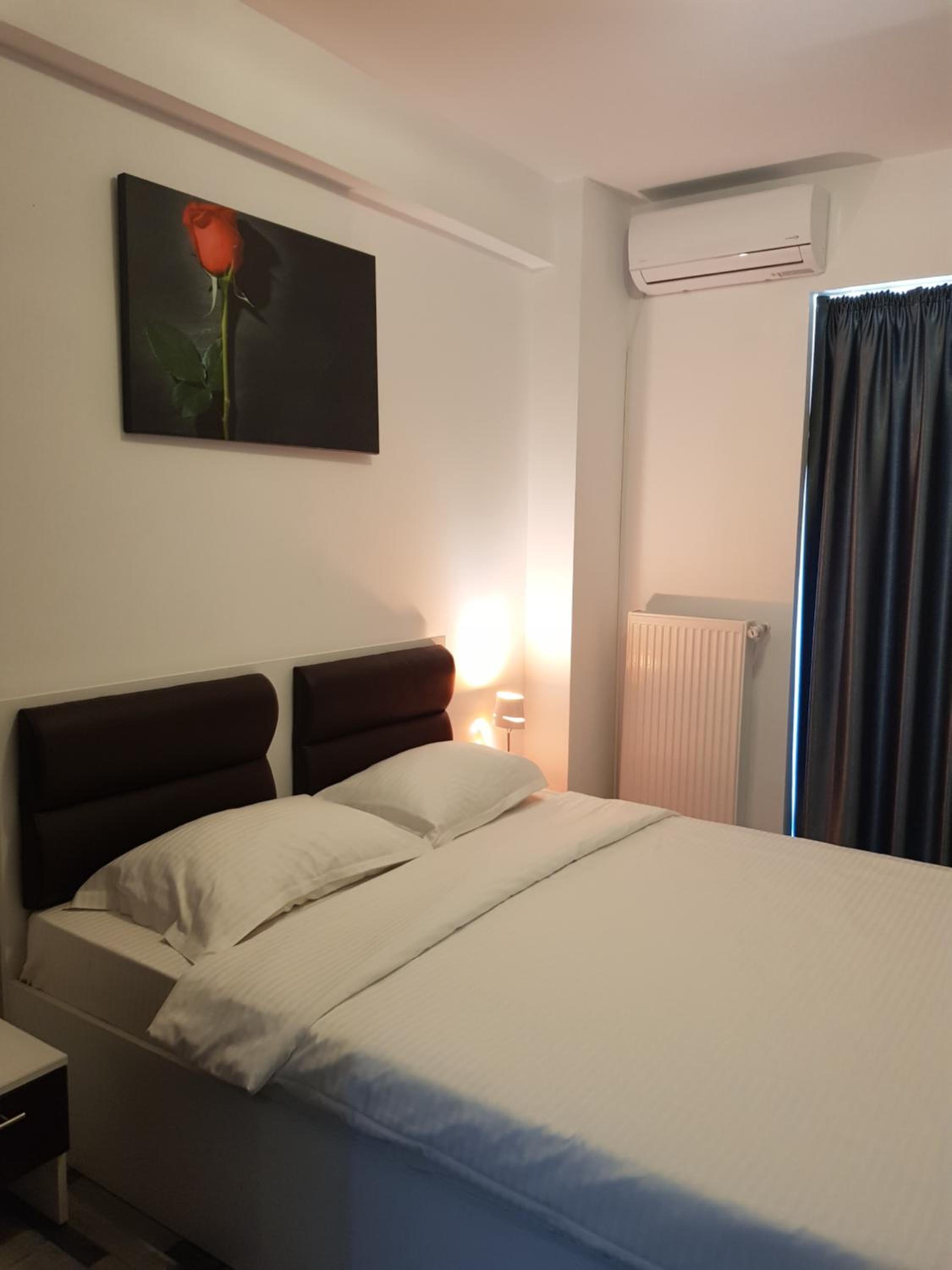 One-Bedroom Apartment - Photo 12