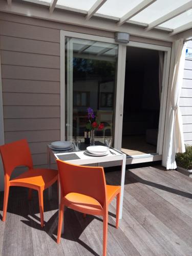 One-Bedroom Mobile Home photo 3
