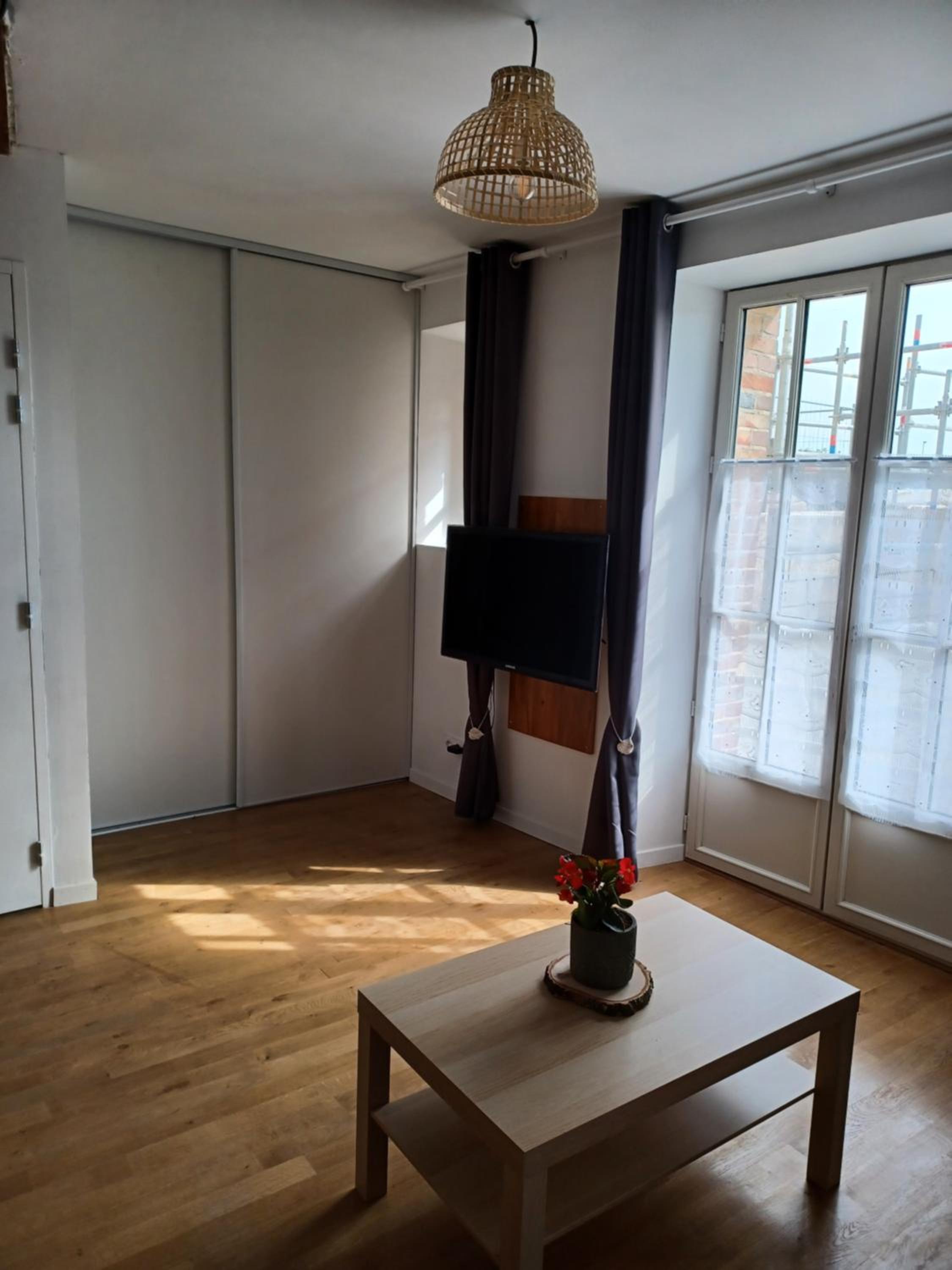 Apartment - Split Level - Photo 1